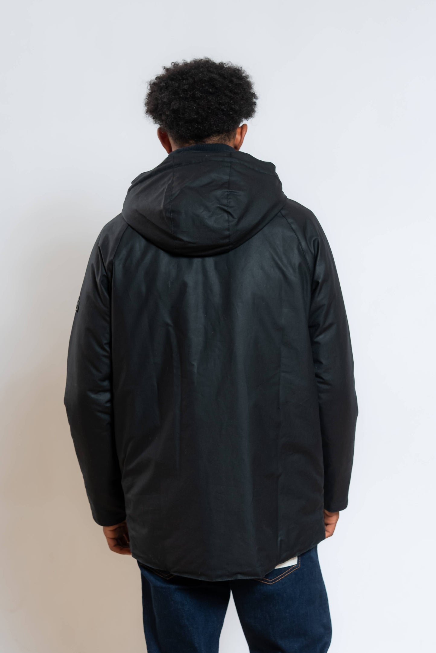 Barbour international uomo giubbino oakdale realizzato in cotone cerato con cappuccio e tasconi - visuale posteriore del cappuccio
