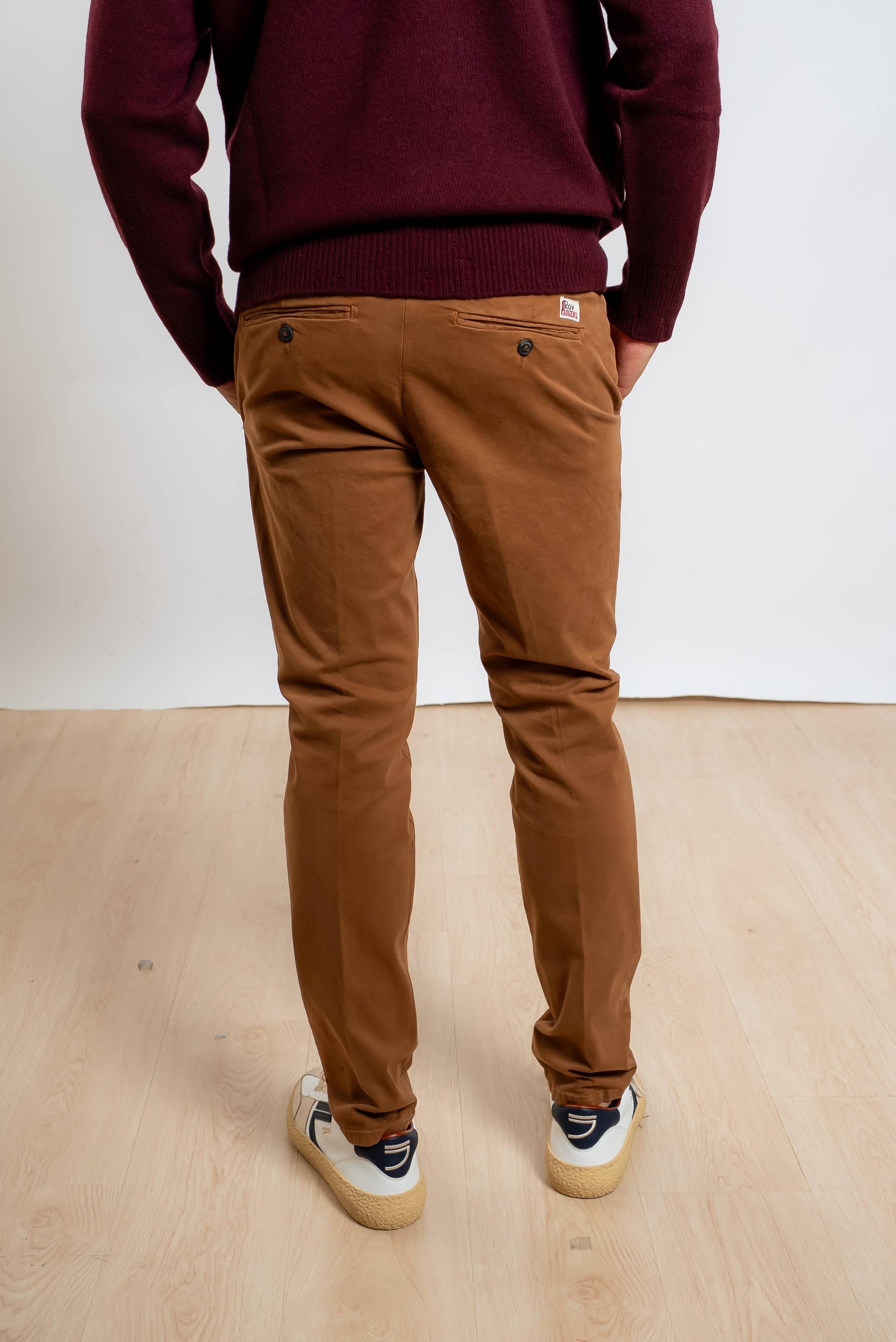 roy roger's uomo pantaloni new rolf marroni modello chino, vista posteriore