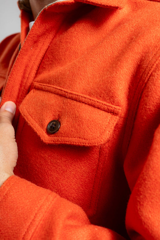 chesapeake's camicia overshirt in pura lana arancione, dettaglio del taschino frontale