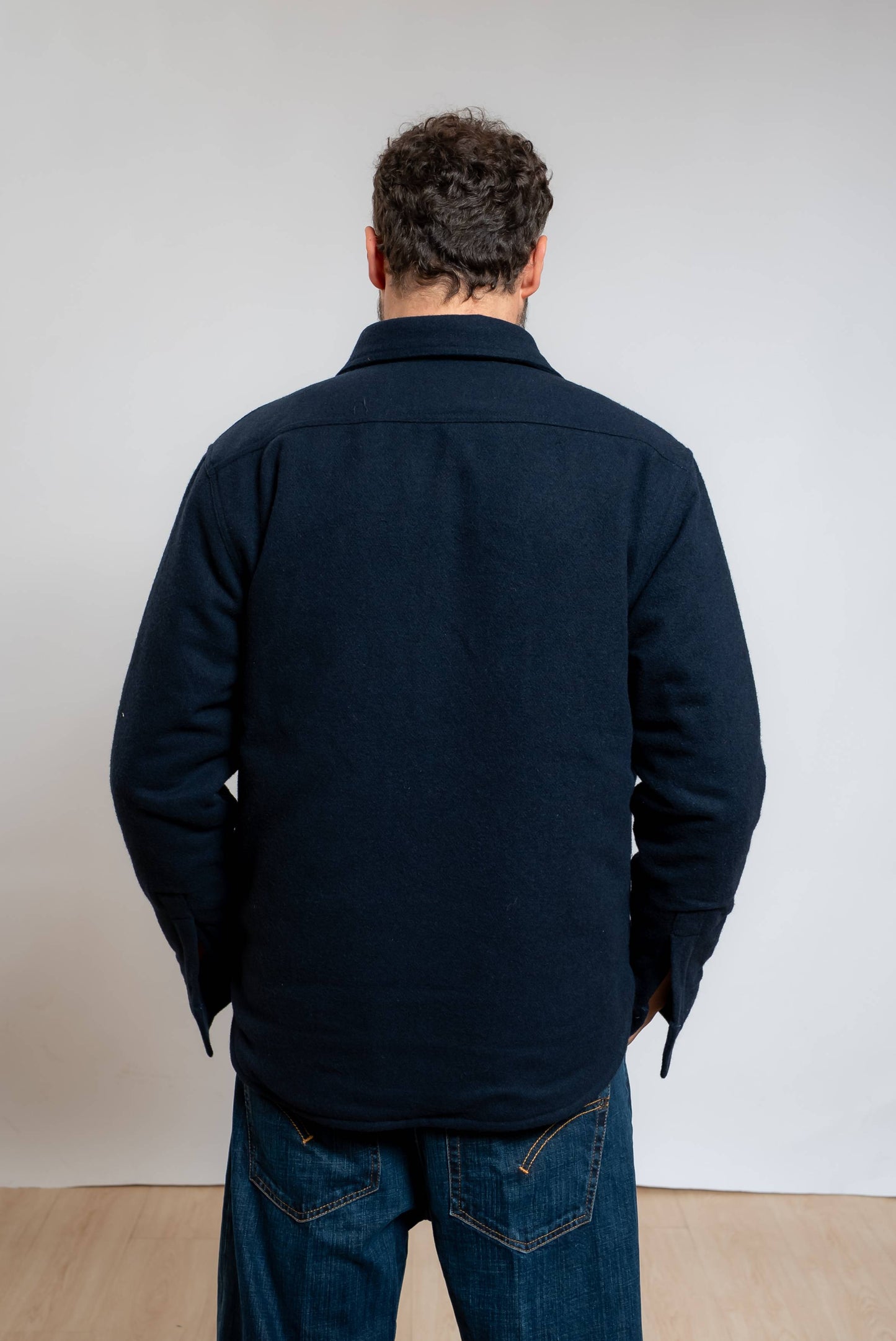 chesapeake's camicia overshirt in tessuto effetto lana blu, dettaglio posteriore