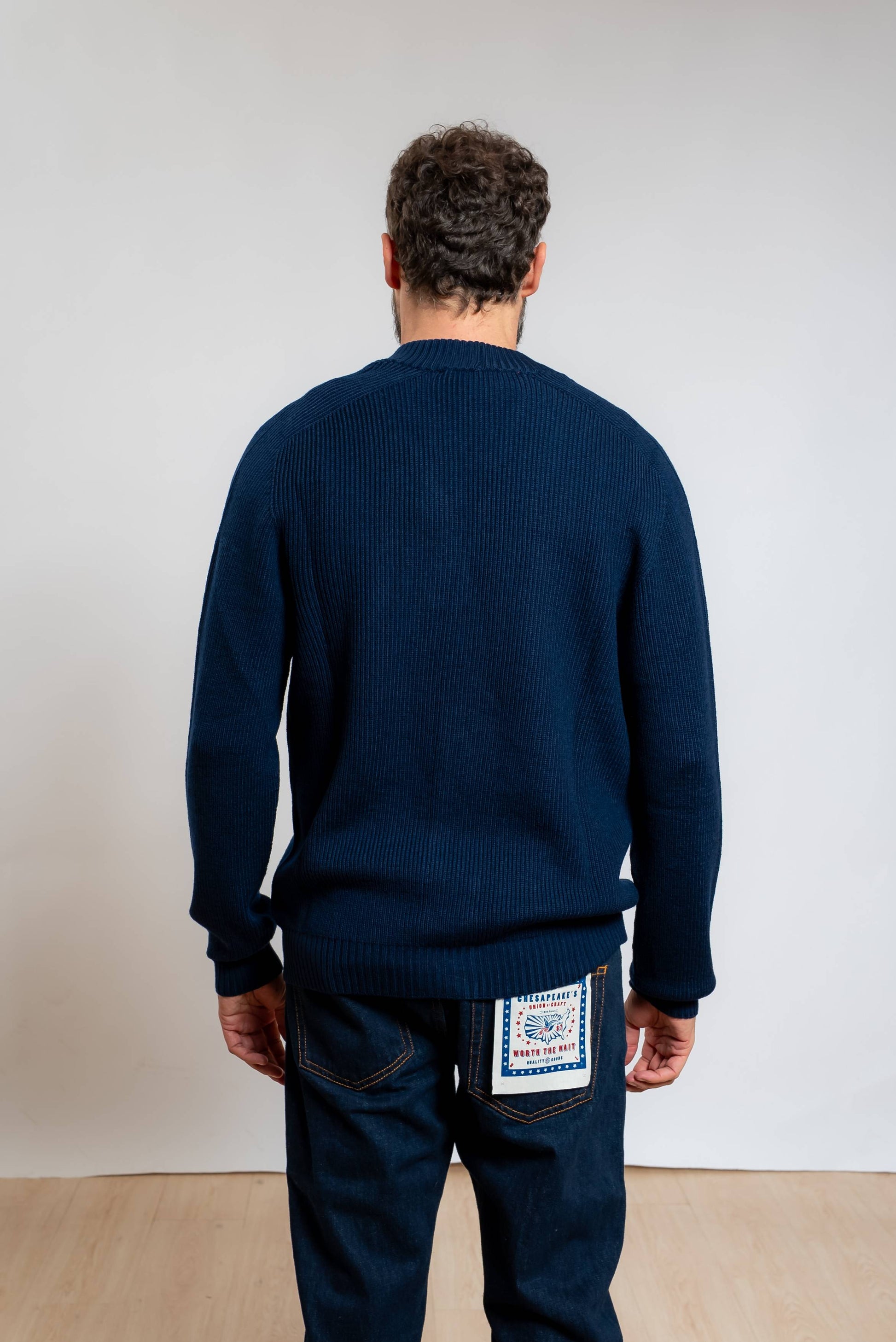 amaranto cardigan a coste in pura lana blu a costine con scollo a v e chiusura con bottoni, vista posteriore