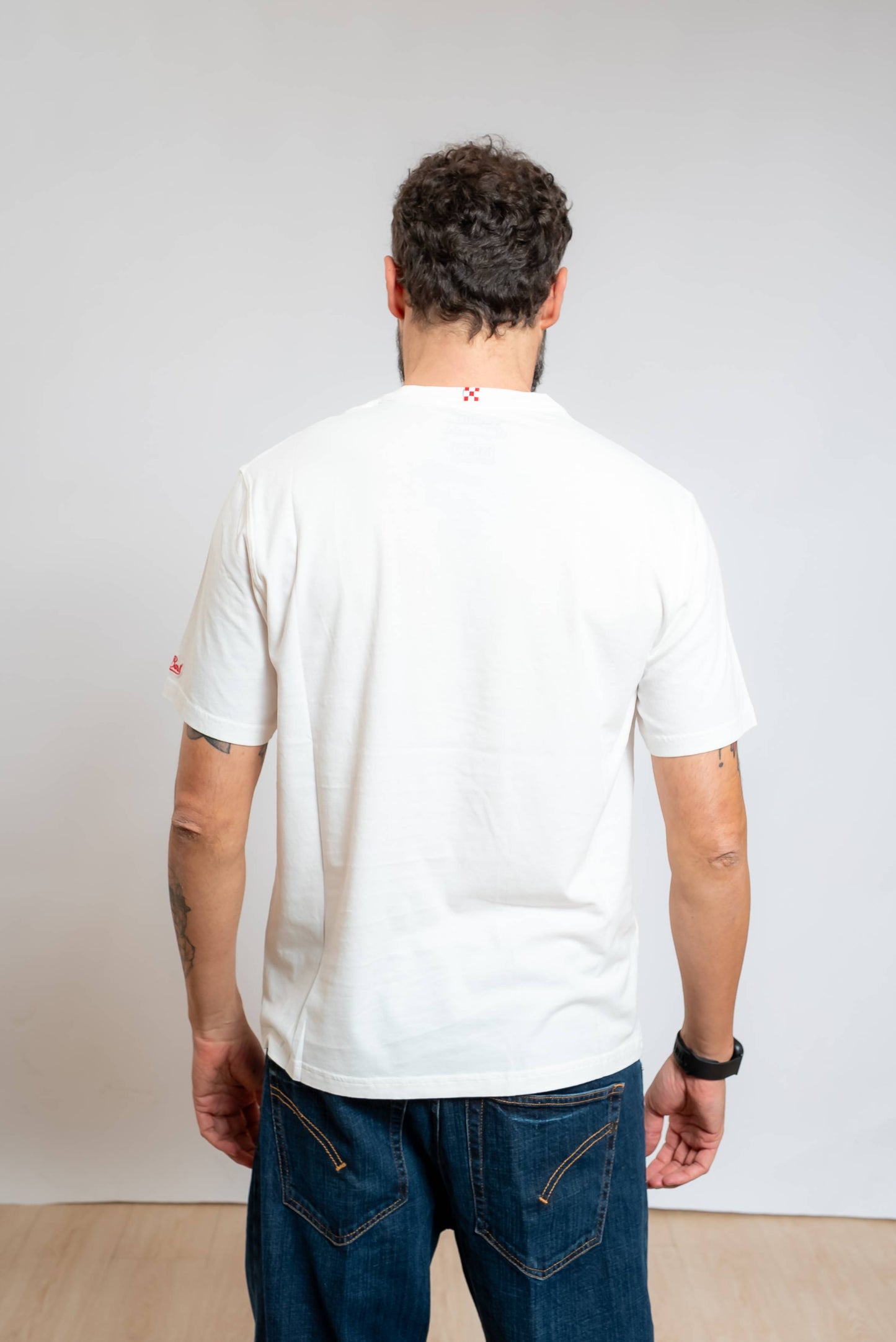 mc2 saint barth uomo t-shirt Arnott Warm Vacanze di natale con logo ricamato sulla manica, vista posteriore