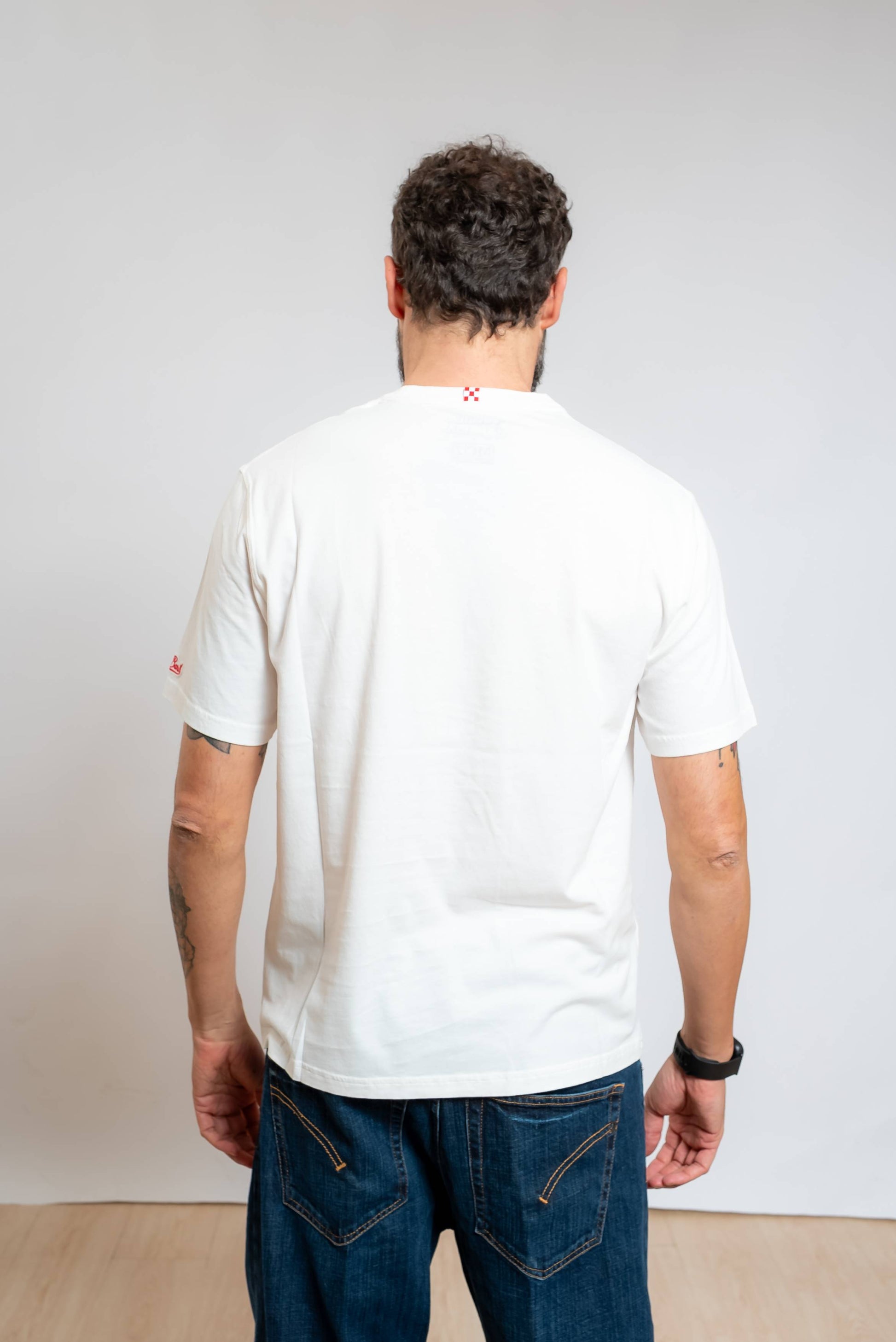 mc2 saint barth uomo t-shirt Arnott Warm Vacanze di natale con logo ricamato sulla manica, vista posteriore