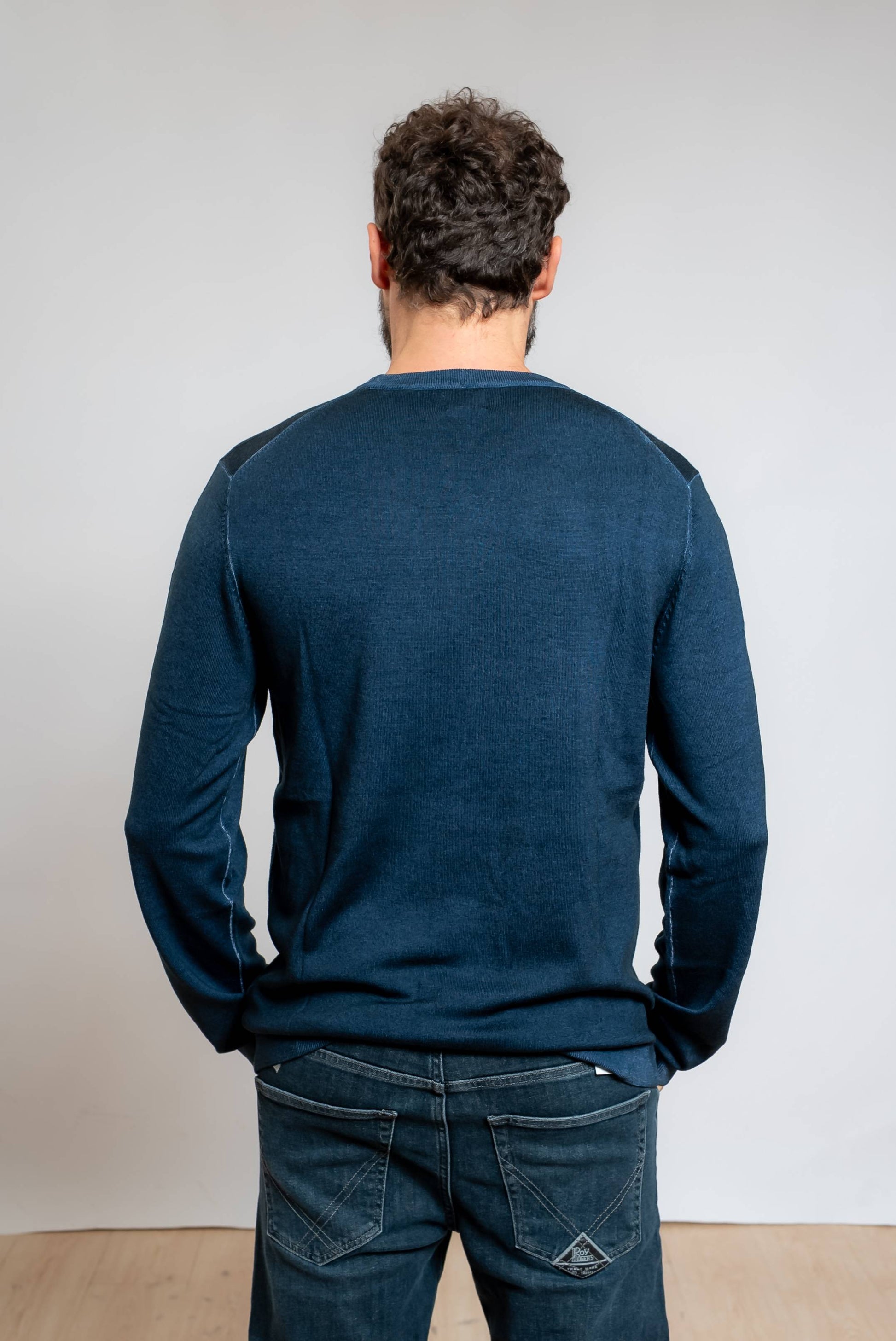 sun68 maglia da uomo a girocollo in lana merino blu con effetto vintage, vista posteriore