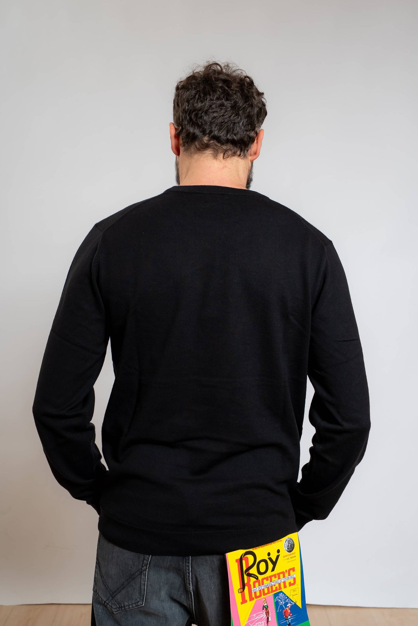 sun68 uomo maglia basc nera in misto lana merino e cotone con dettagli gialli ricamati, vista posteriore