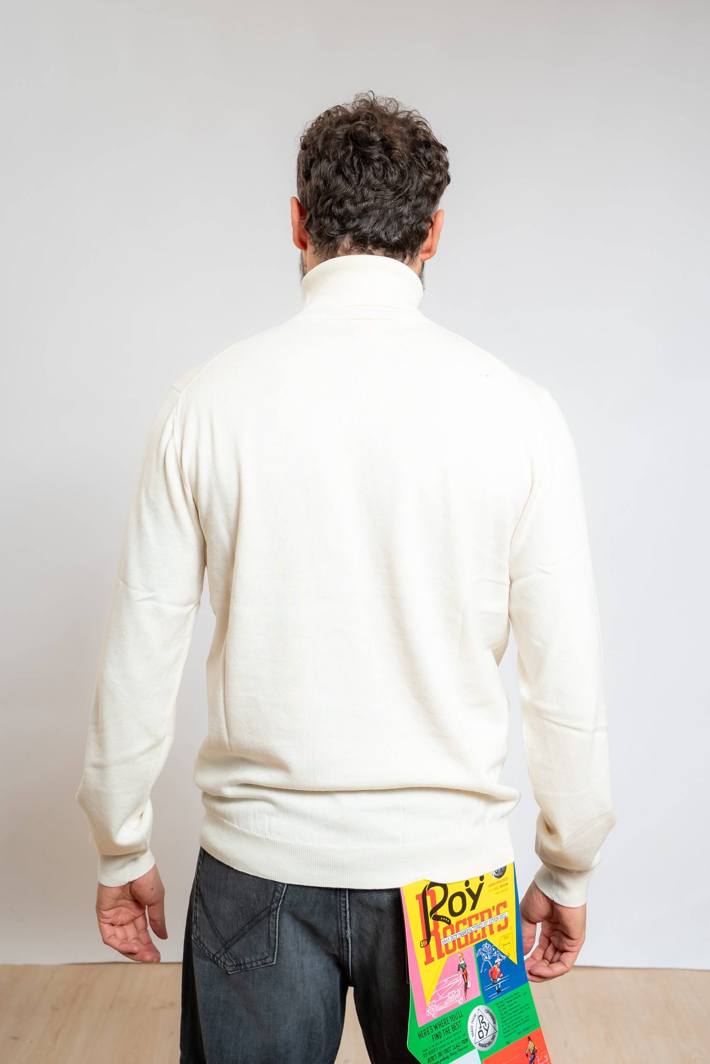 Sun68 maglione a collo alto bianco realizzato in misto cotone e lana merino, vista posteriore