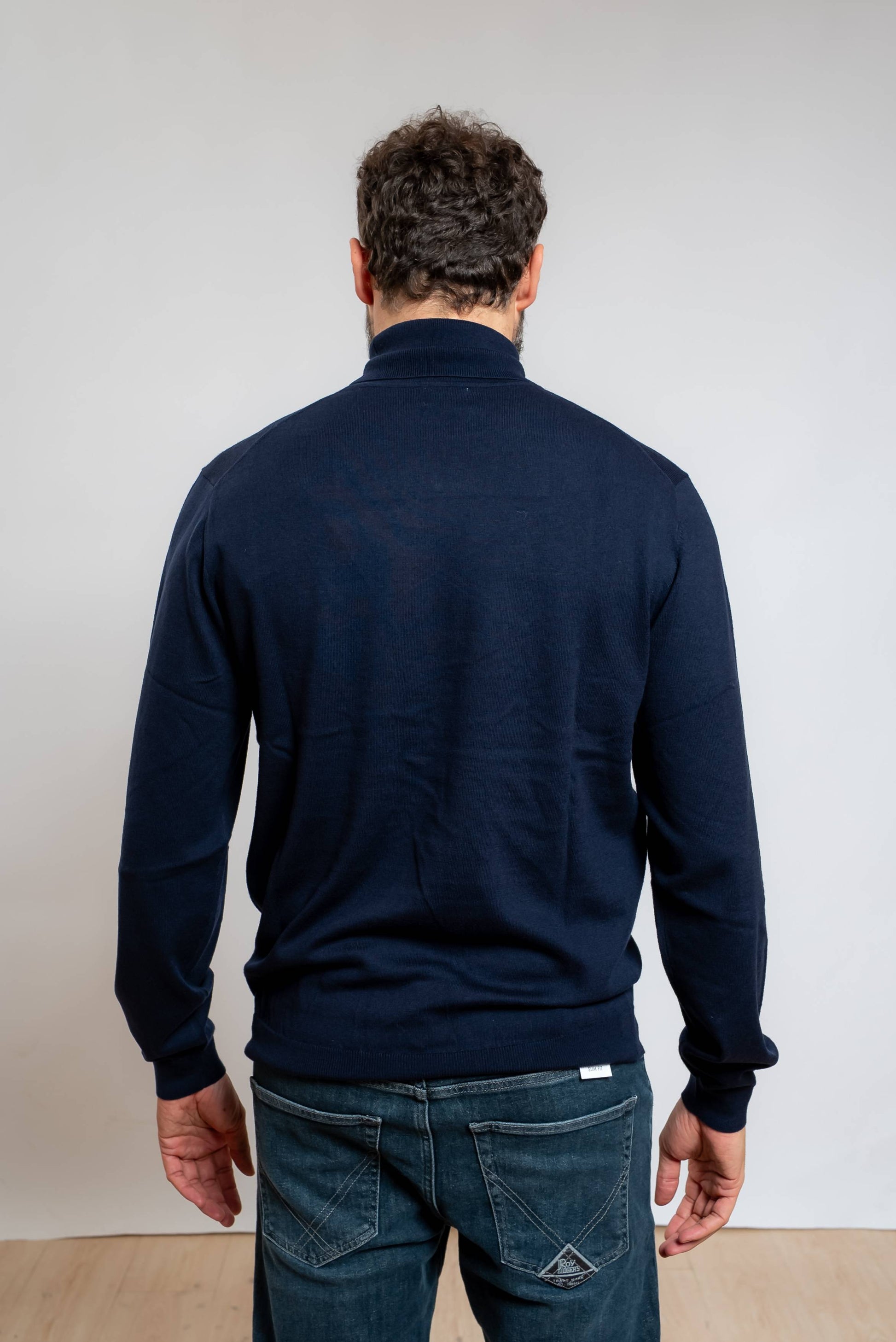 Sun68 maglione a collo alto blu in misto cotone e lana merino, vista posteriore