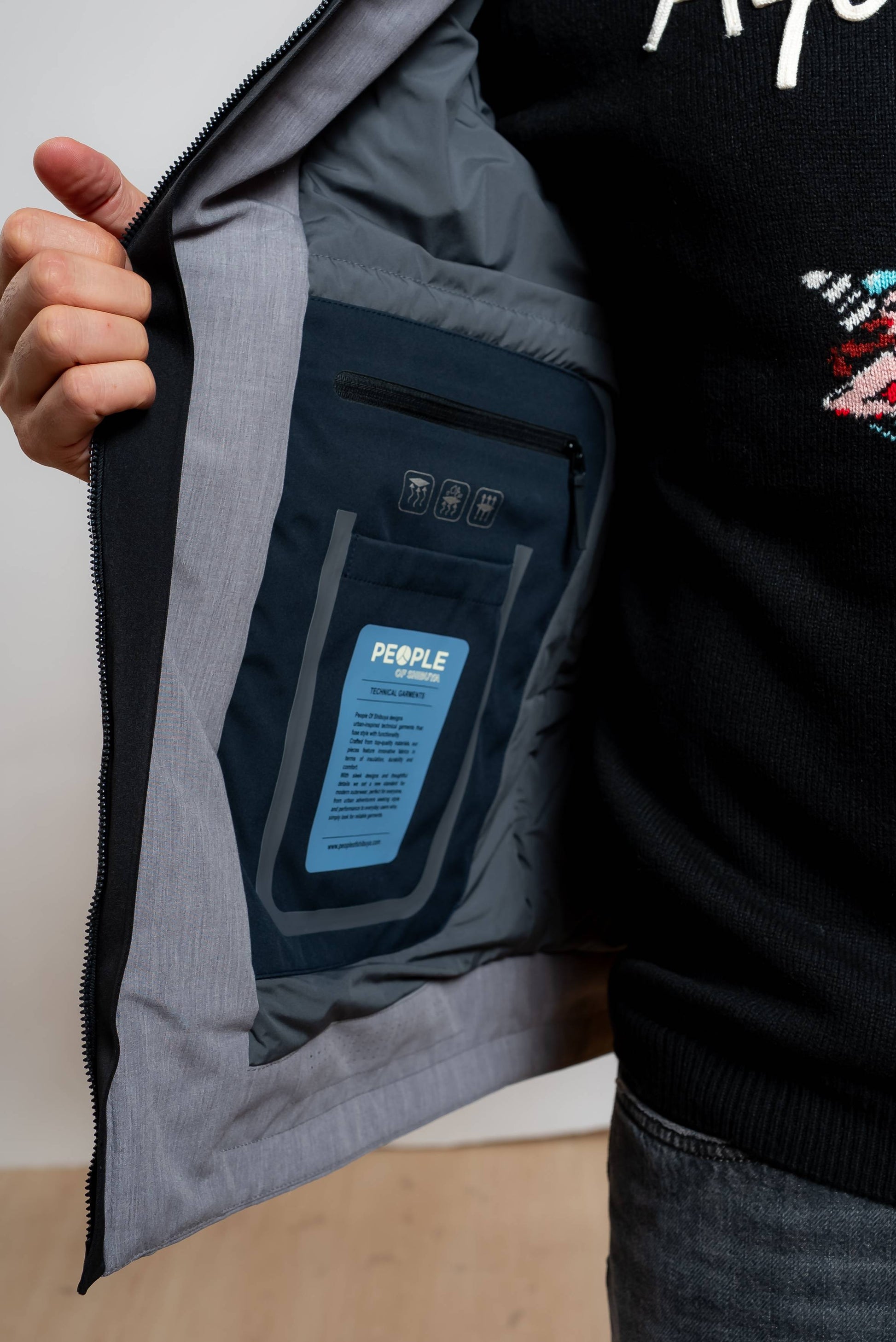 dettaglio del taschino interno sul giubbino Shikoku Grigio uomo