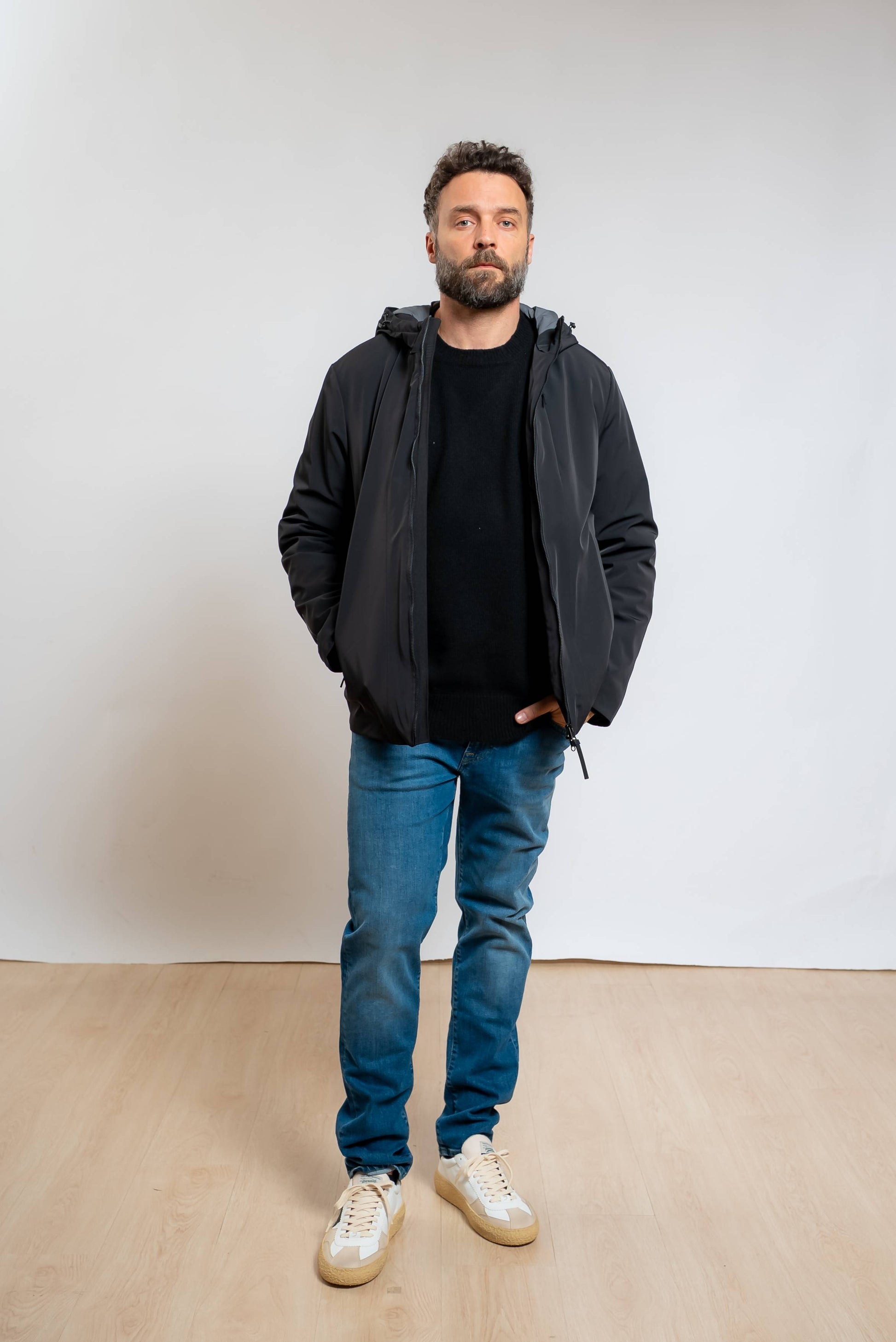 Giubbino Shikoku nero in tessuto tecnico da uomo di people of shibuya