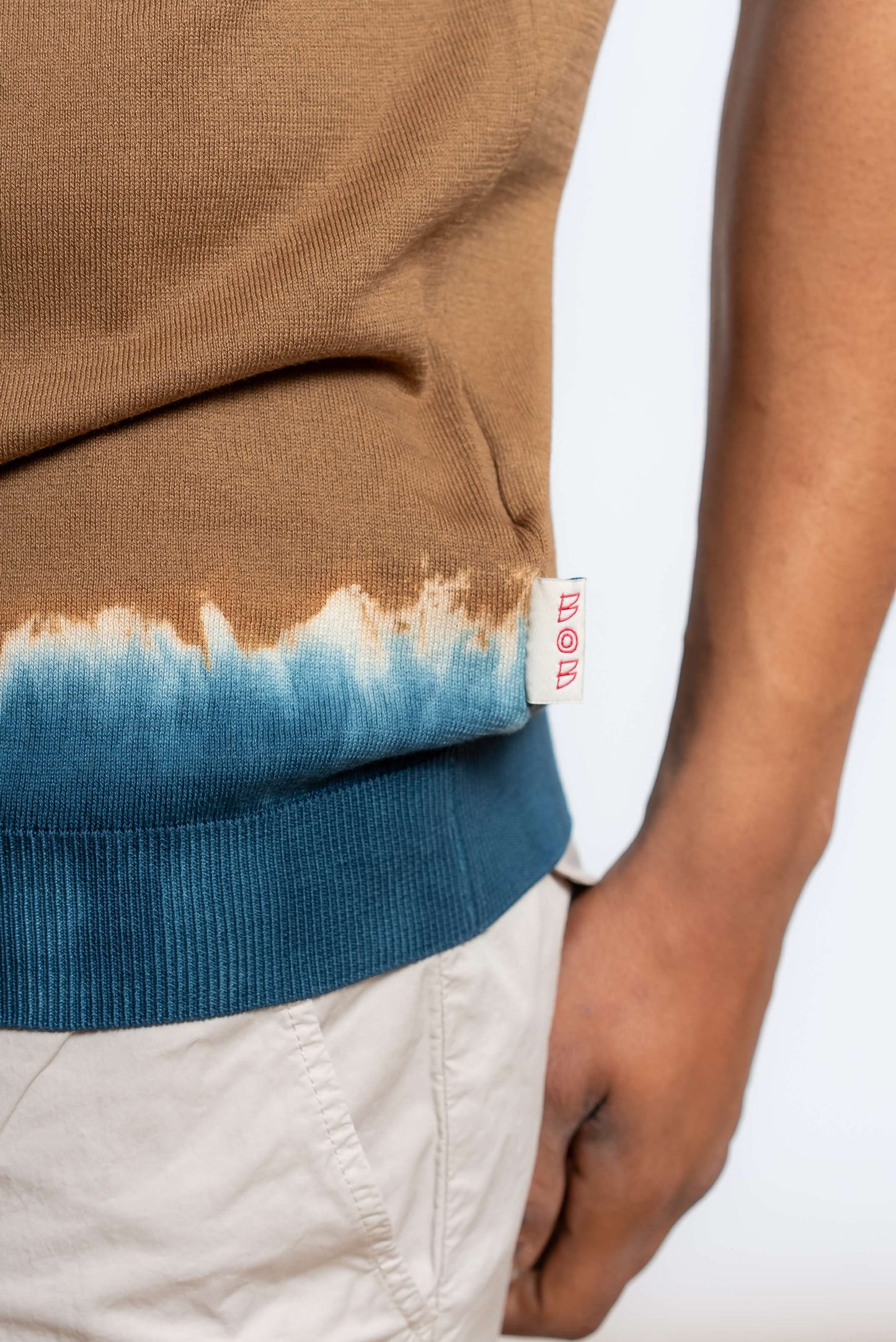 T-shirt Sonic in Maglia Marrone con Dettaglio Blu