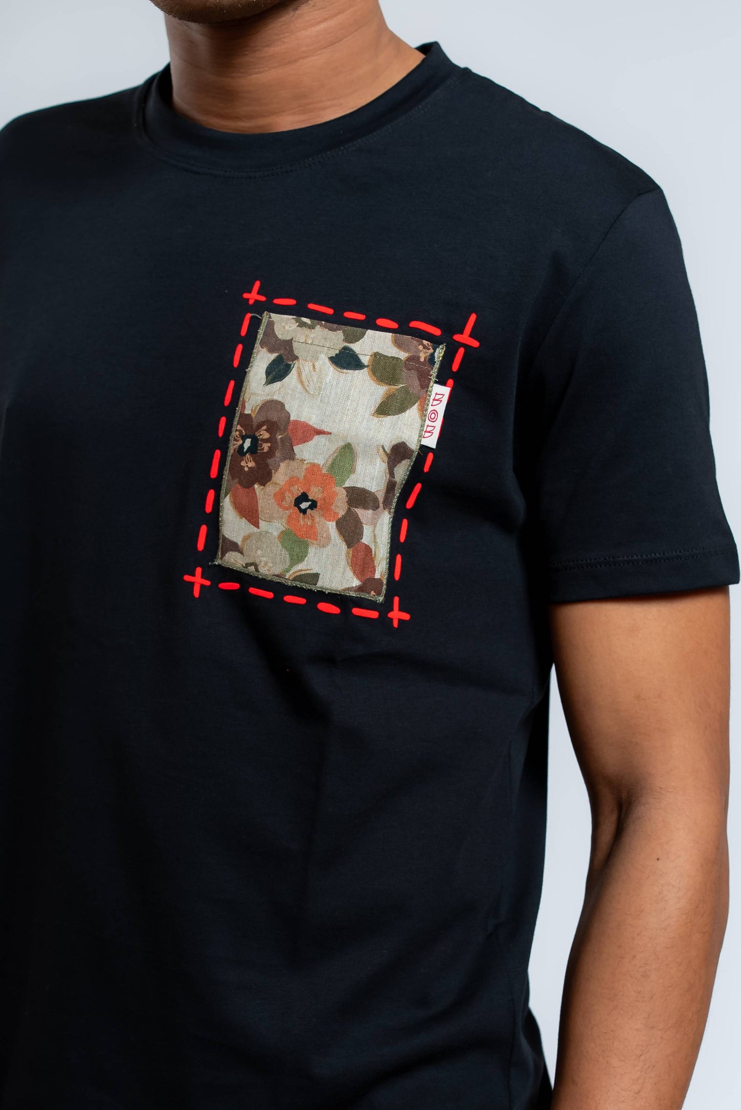 T-shirt Pocket Nera con Taschino a Fantasia
