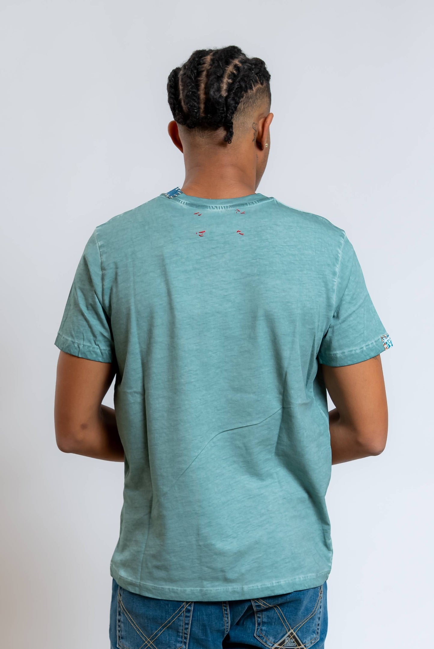 T-shirt Even Verde con Ricami Floreali