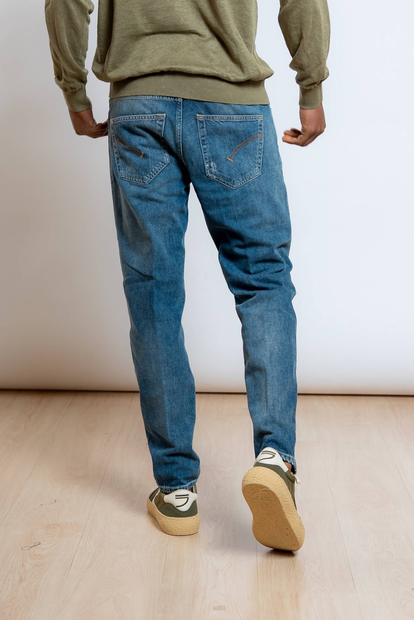 Jeans Brighton Carrot Fit con Strappi