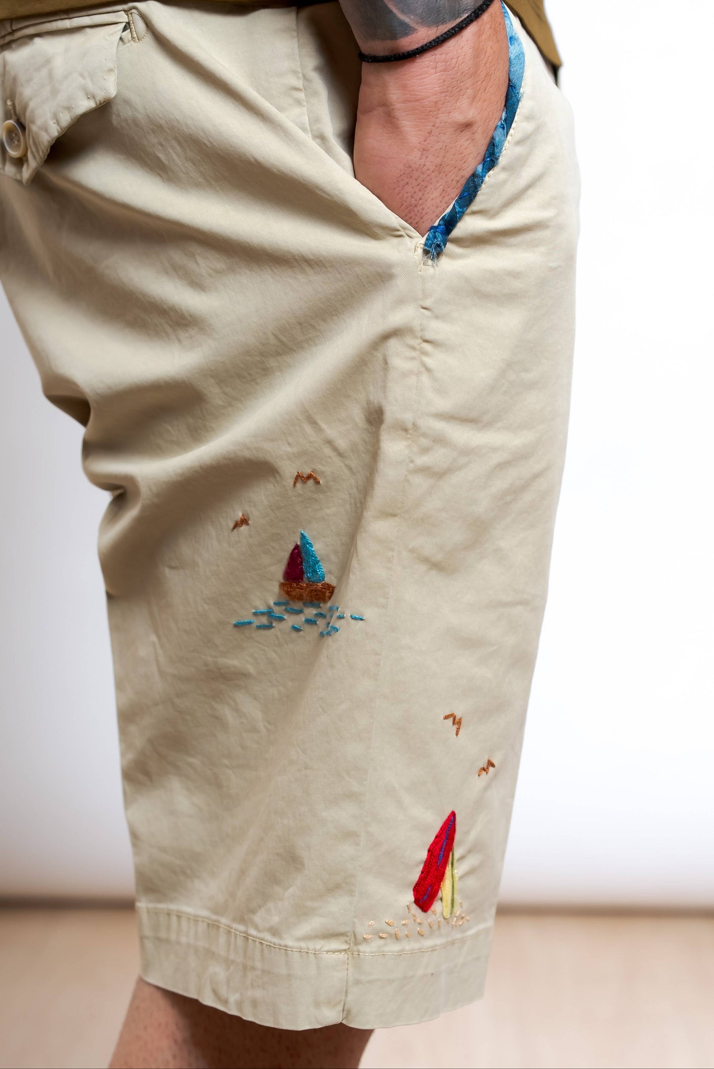 Bermuda Out in Cotone Beige con Ricami