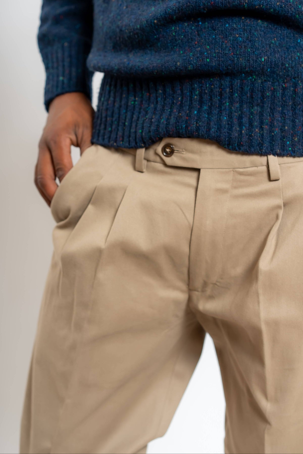 Pantalone Sartoriale in Cotone Beige con Pinces