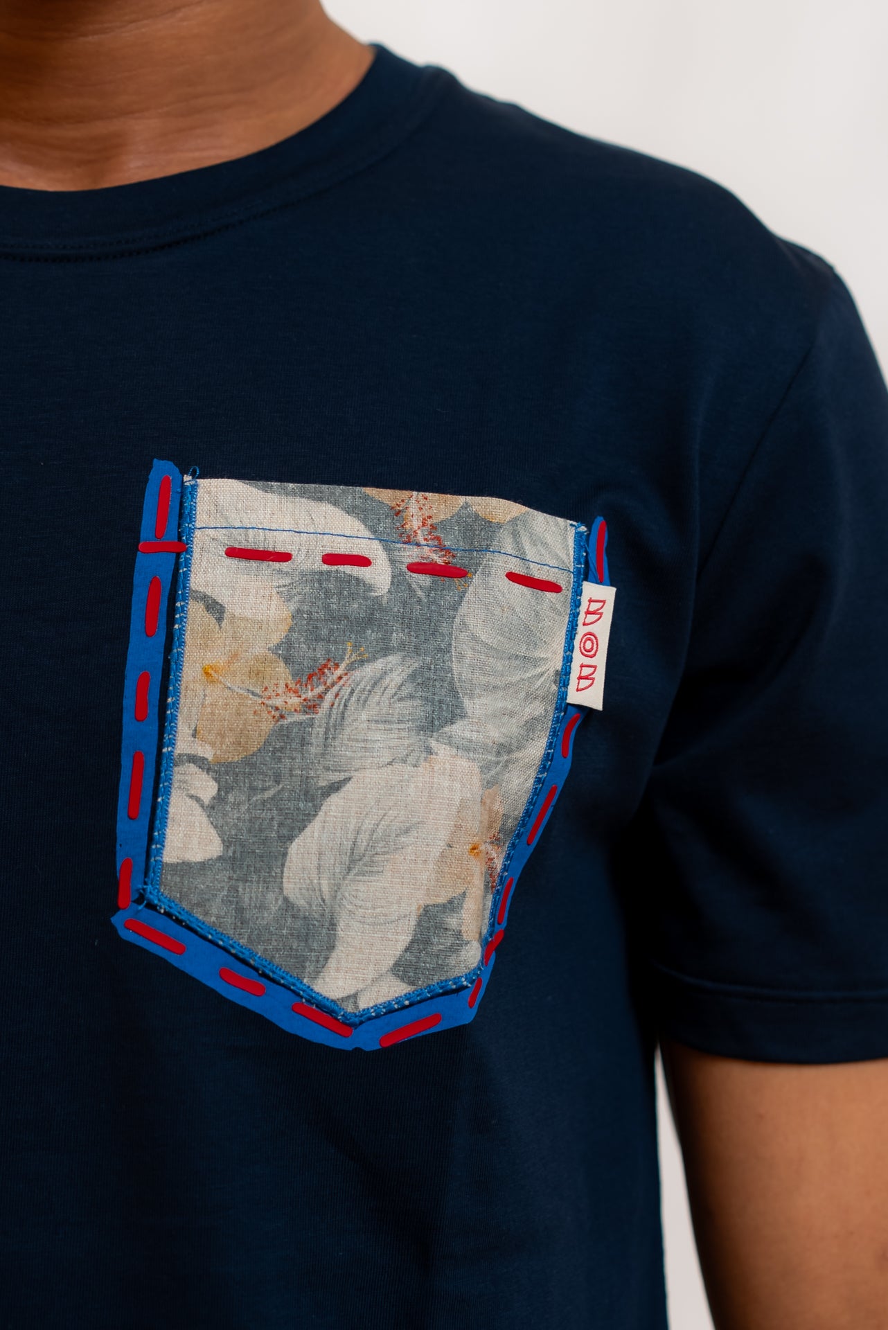 Bob Company T-shirt Pocket in Jersey Blu, dettaglio