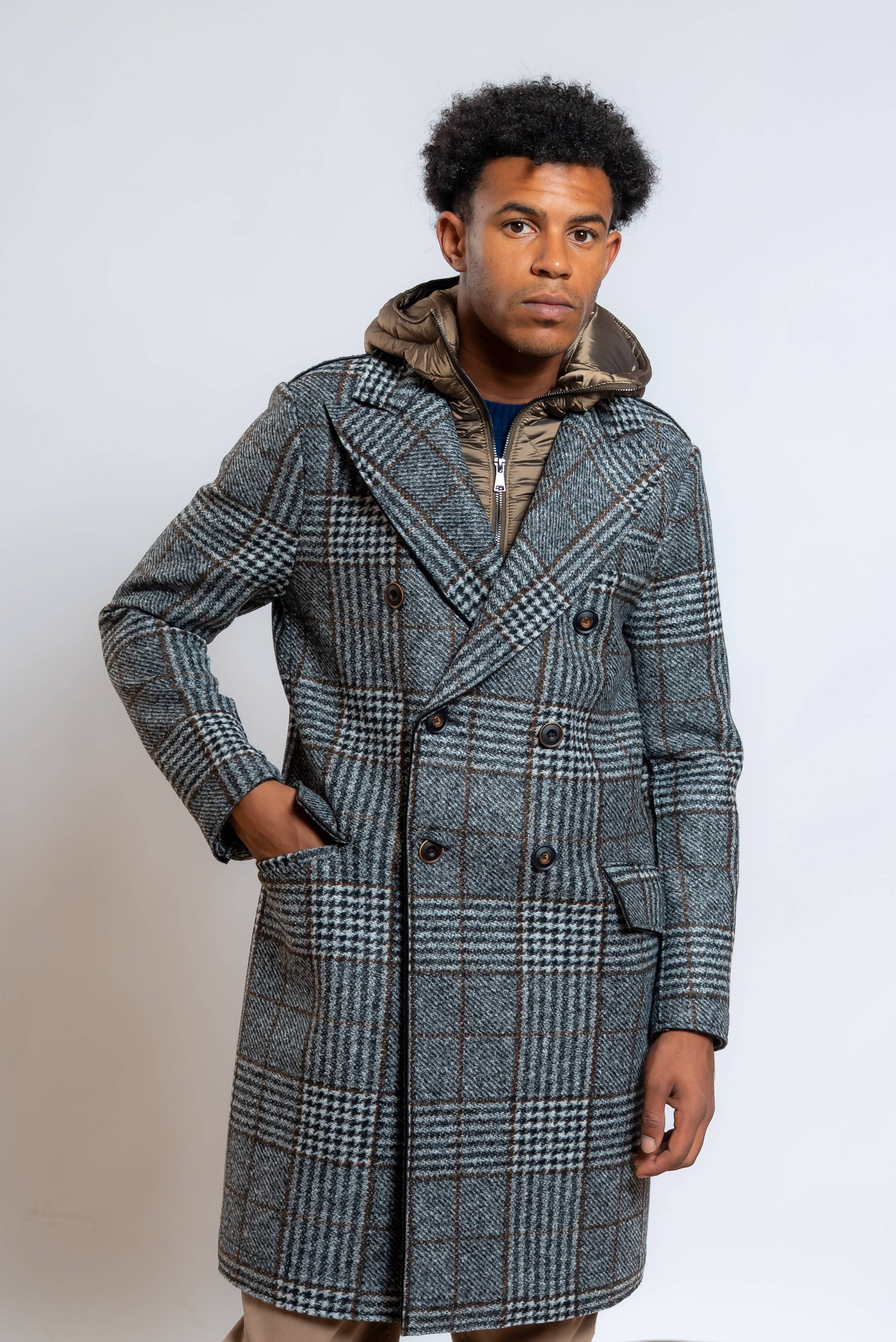 Cappotto di bob modello fenit in pied de poule con cappuccio imbottito removibile, visuale frontale