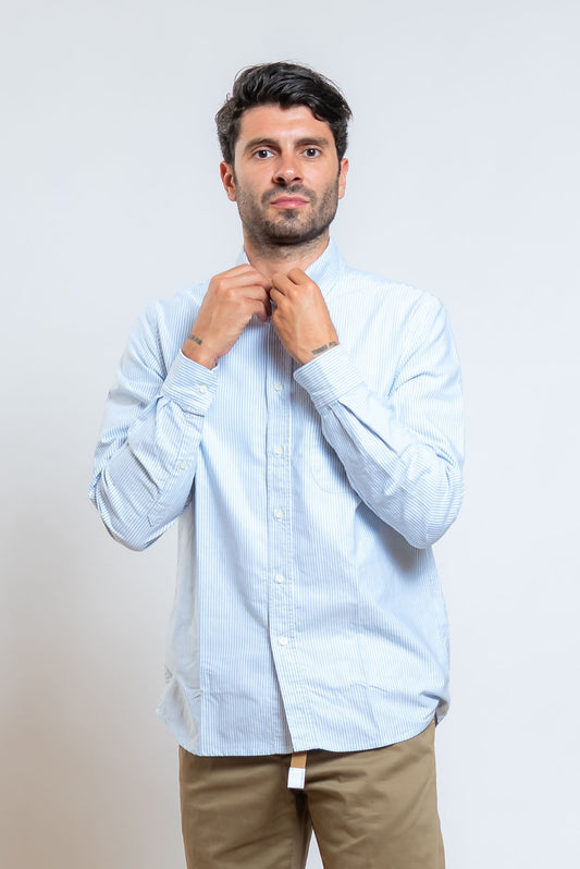 chesapeake's camicia cornell a righe celesti e bianche in cotone oxford, modello classico - vista frontale