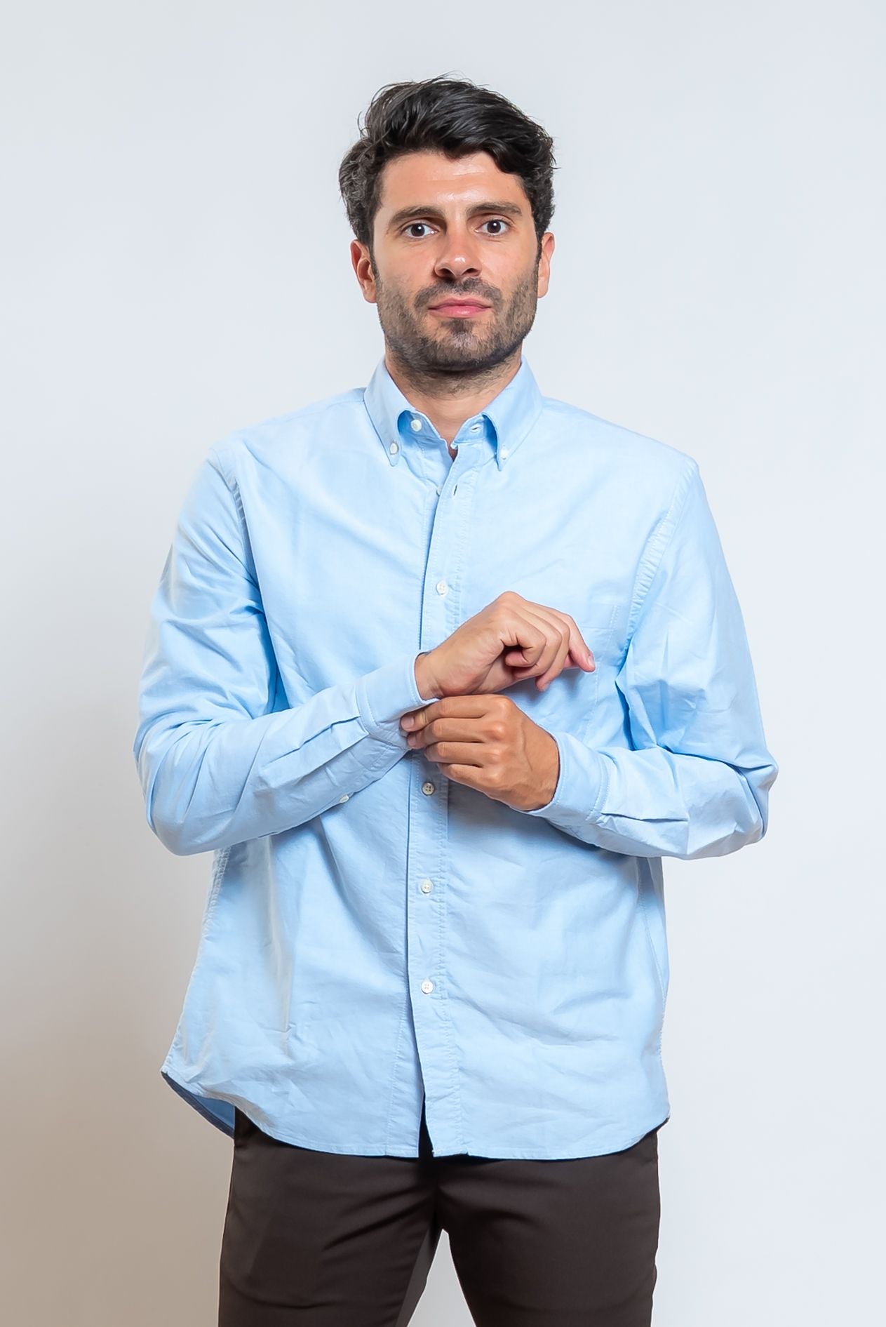 chesapeake's camicia cornell in cotone oxford celeste, modello classico - vista frontale