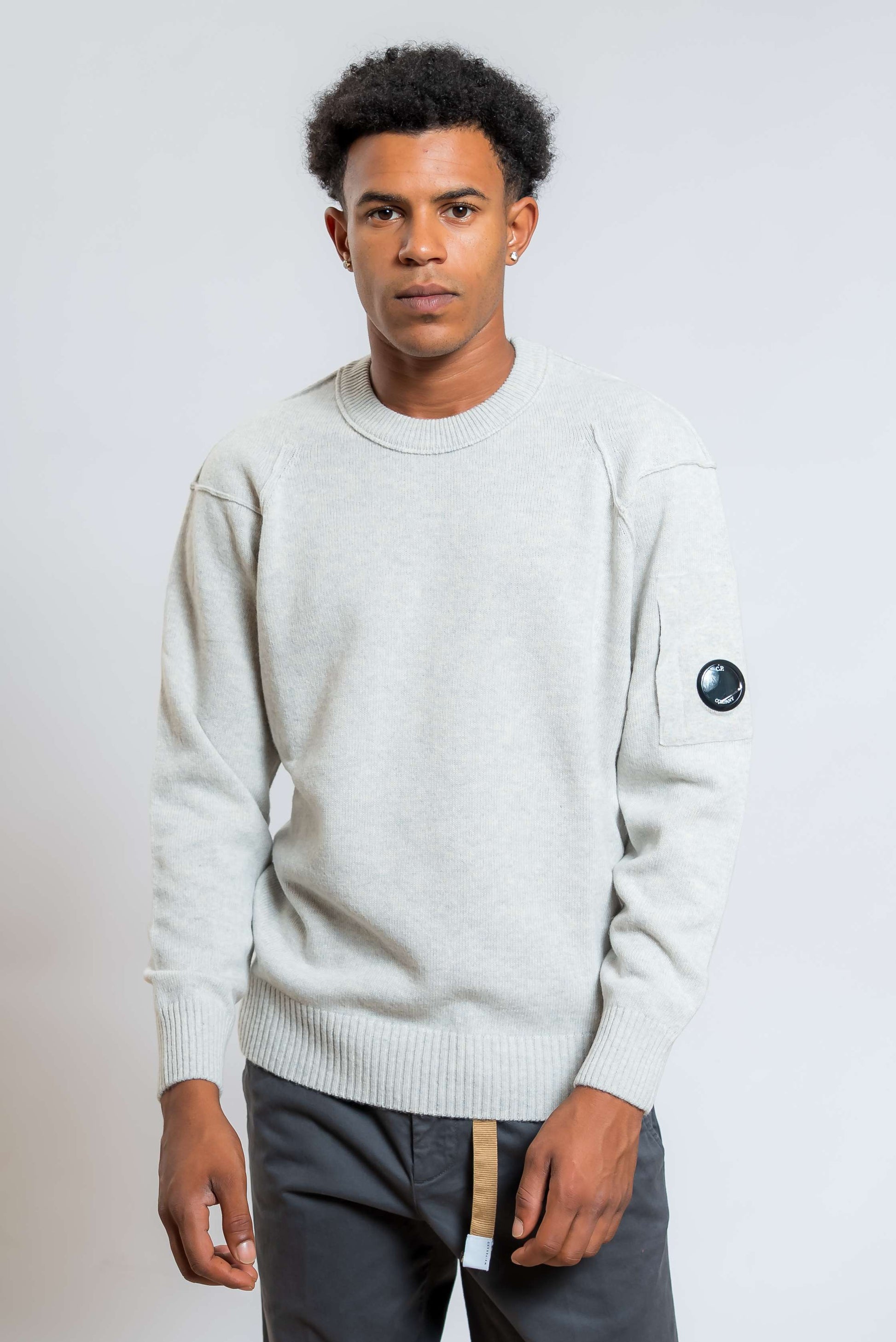 cp company maglione lambswool in lana grigia - visuale frontale