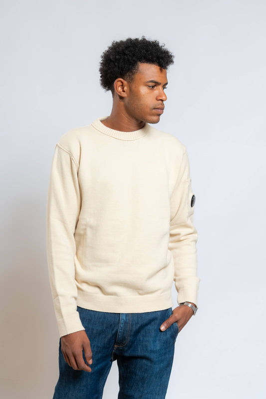 cp company maglione cotton stretch beige a girocollo con taschino sul braccio con Lens - visuale frontale