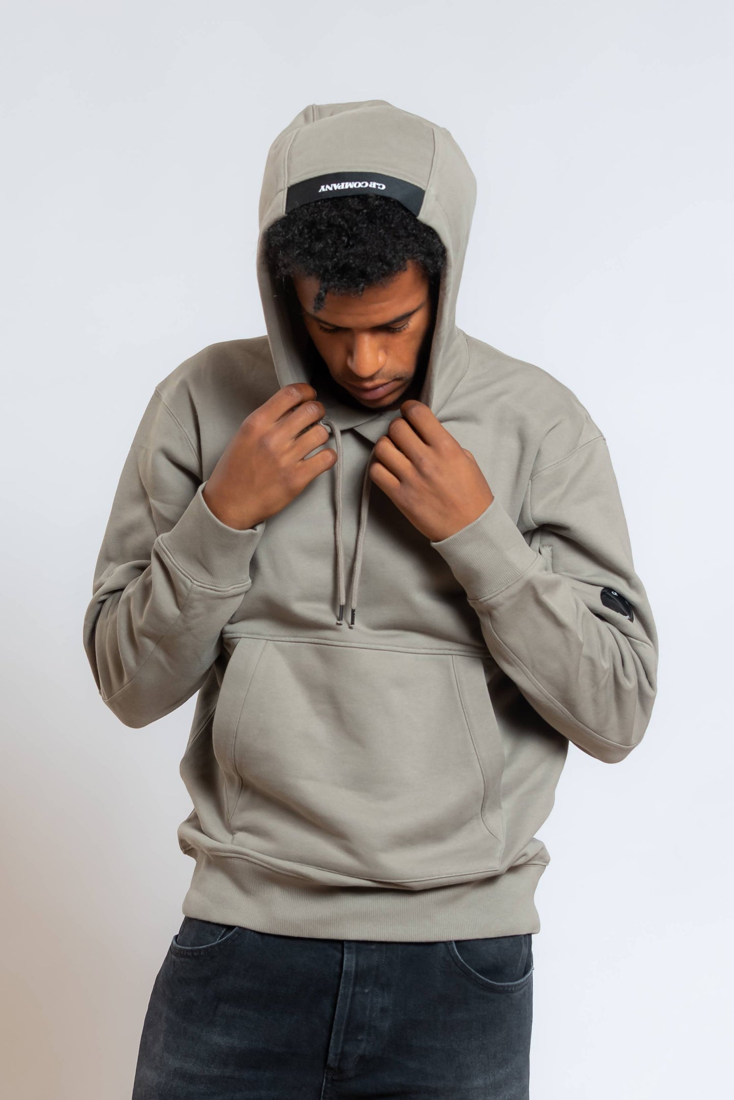  cp company felpa hooded diagonal raised fleece in cotone verde con cappuccio - visuale frontale