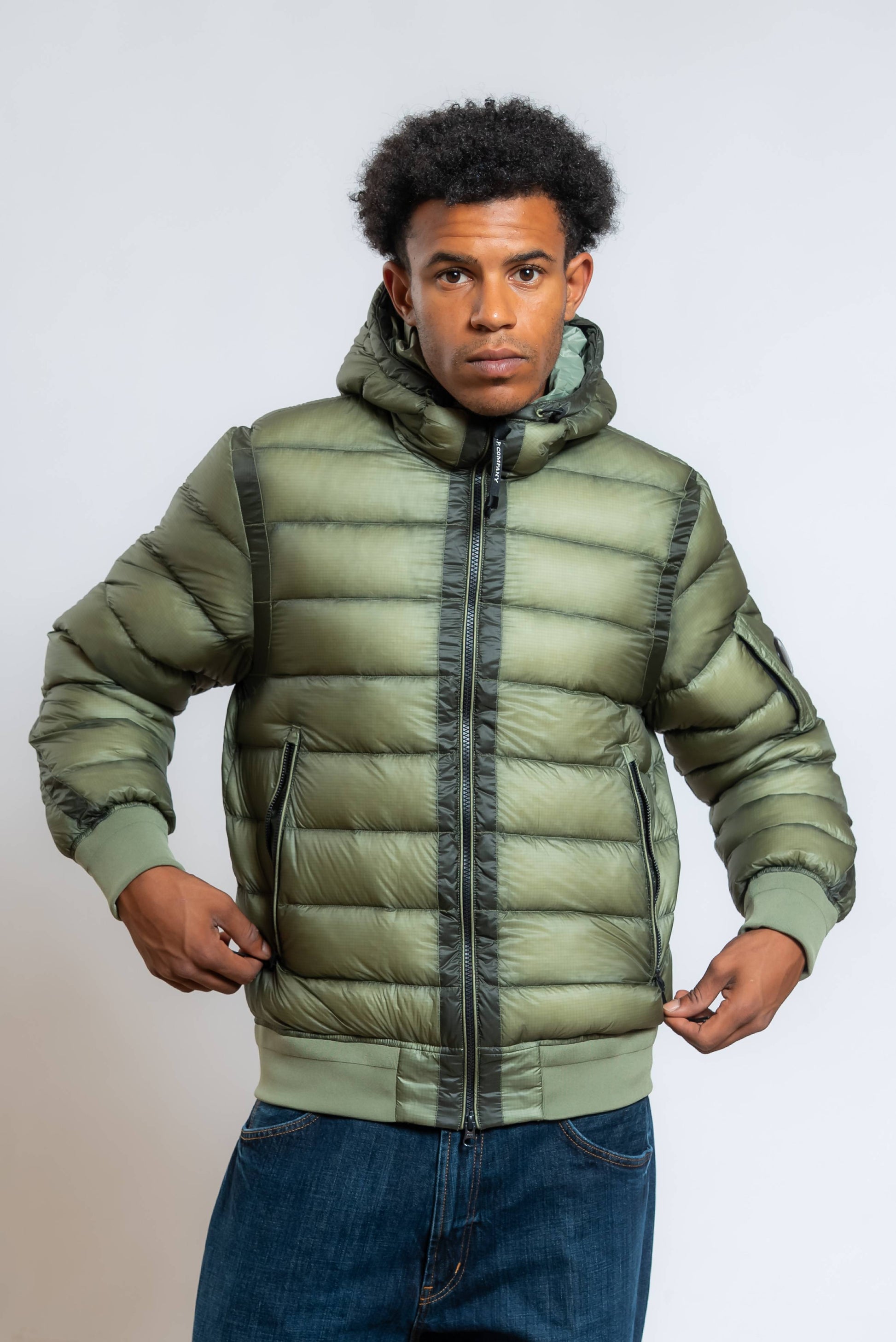 Piumino dd shell verde del marchio cp company imbottito di piuma d'oca - visuale frontale