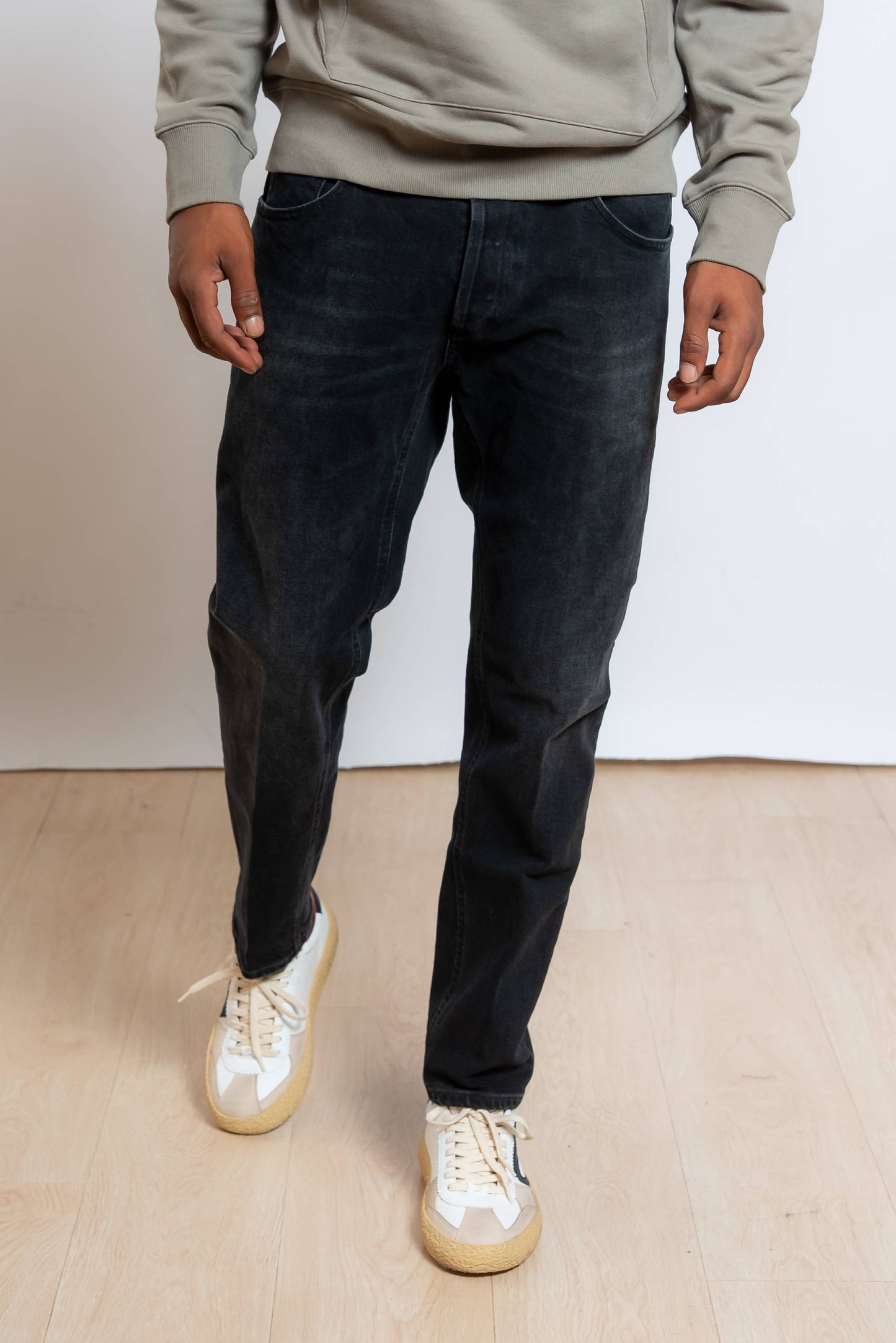 dondup jeans brighton modello carrot fit nero con gamba morbida - visuale frontale
