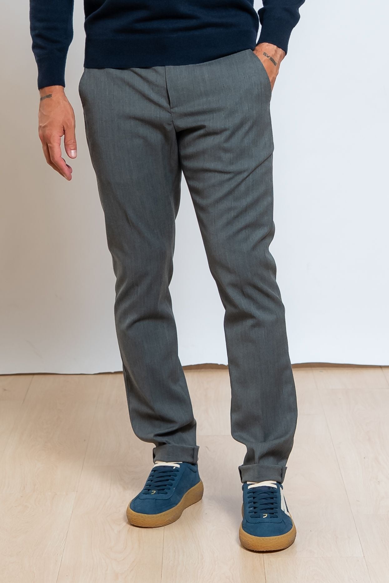 pantalone dondup uomo gaubert modello chino, realizzato in misto lana grigio - visuale frontale