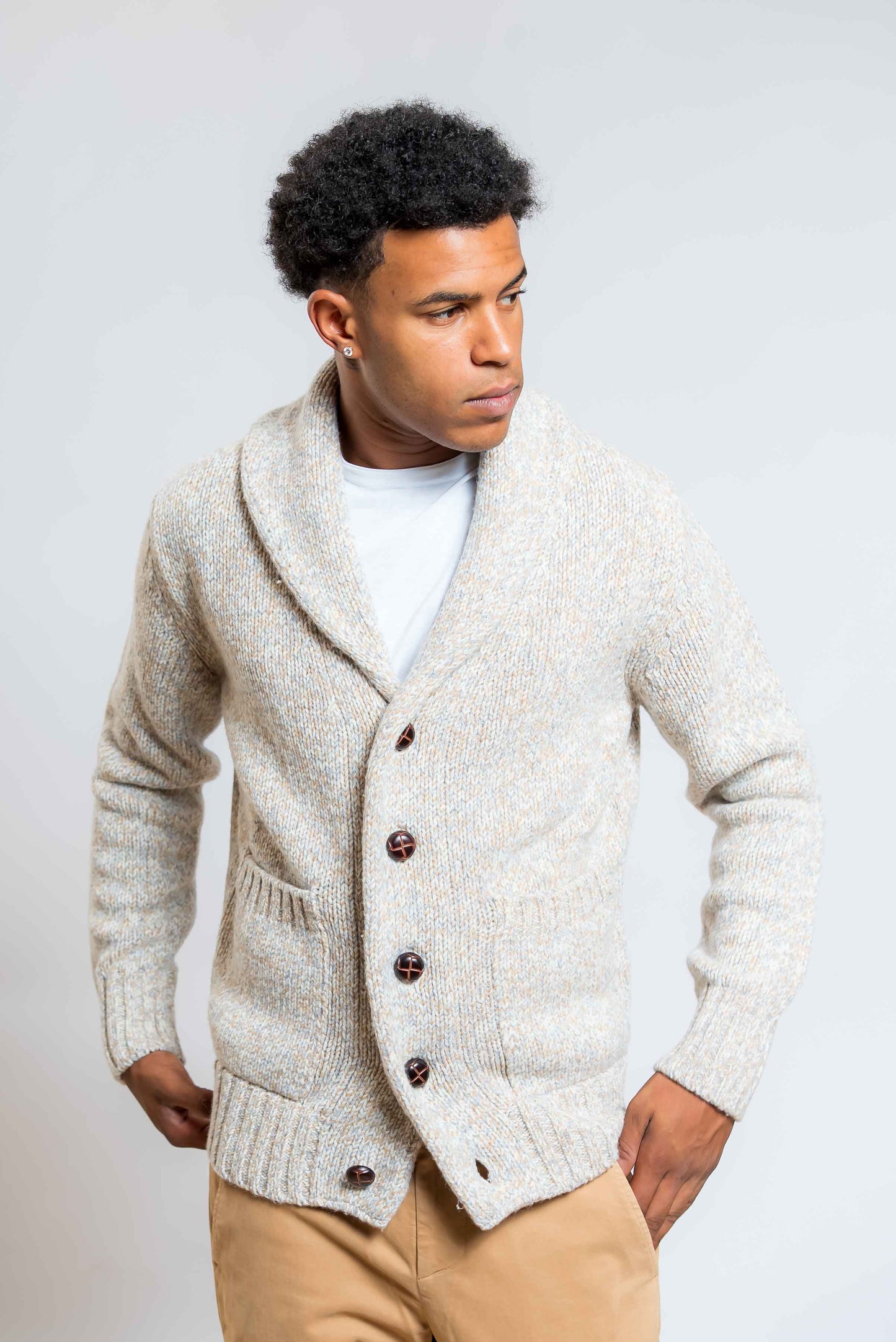 cardigan in lana beige con collo sciallato di kangra 