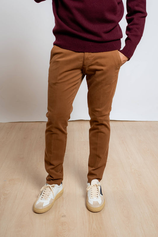 roy roger's uomo pantaloni new rolf marroni modello chino, vista frontale