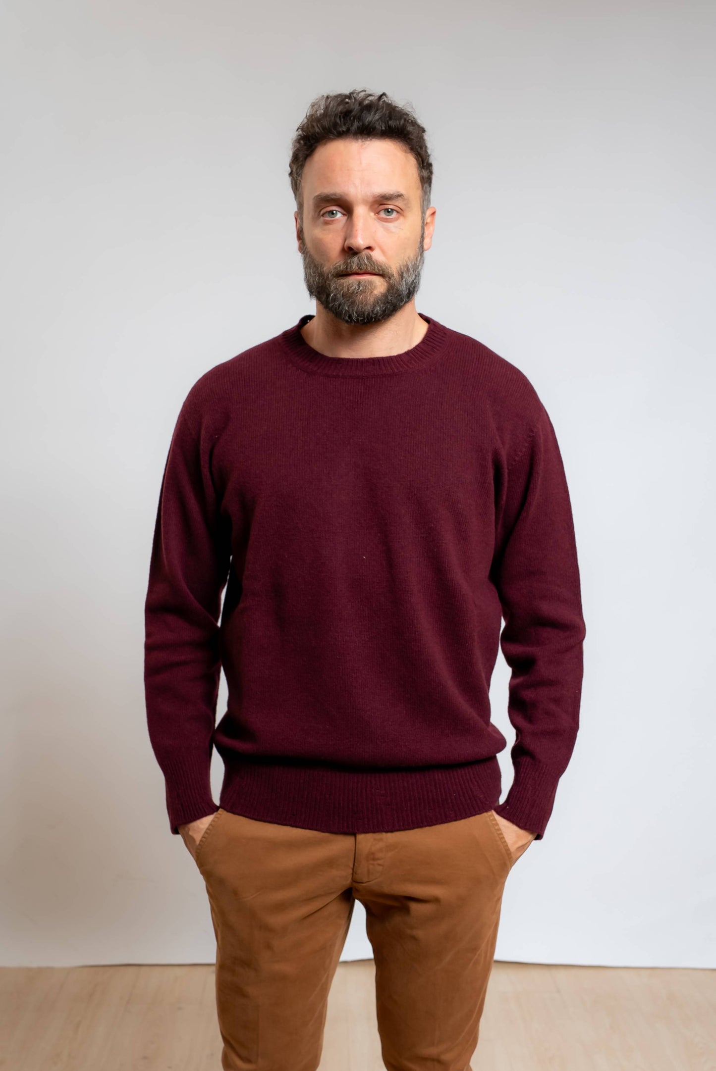 amaranto uomo maglione a girocollo bordeaux in lana e cashmere, vista frontale
