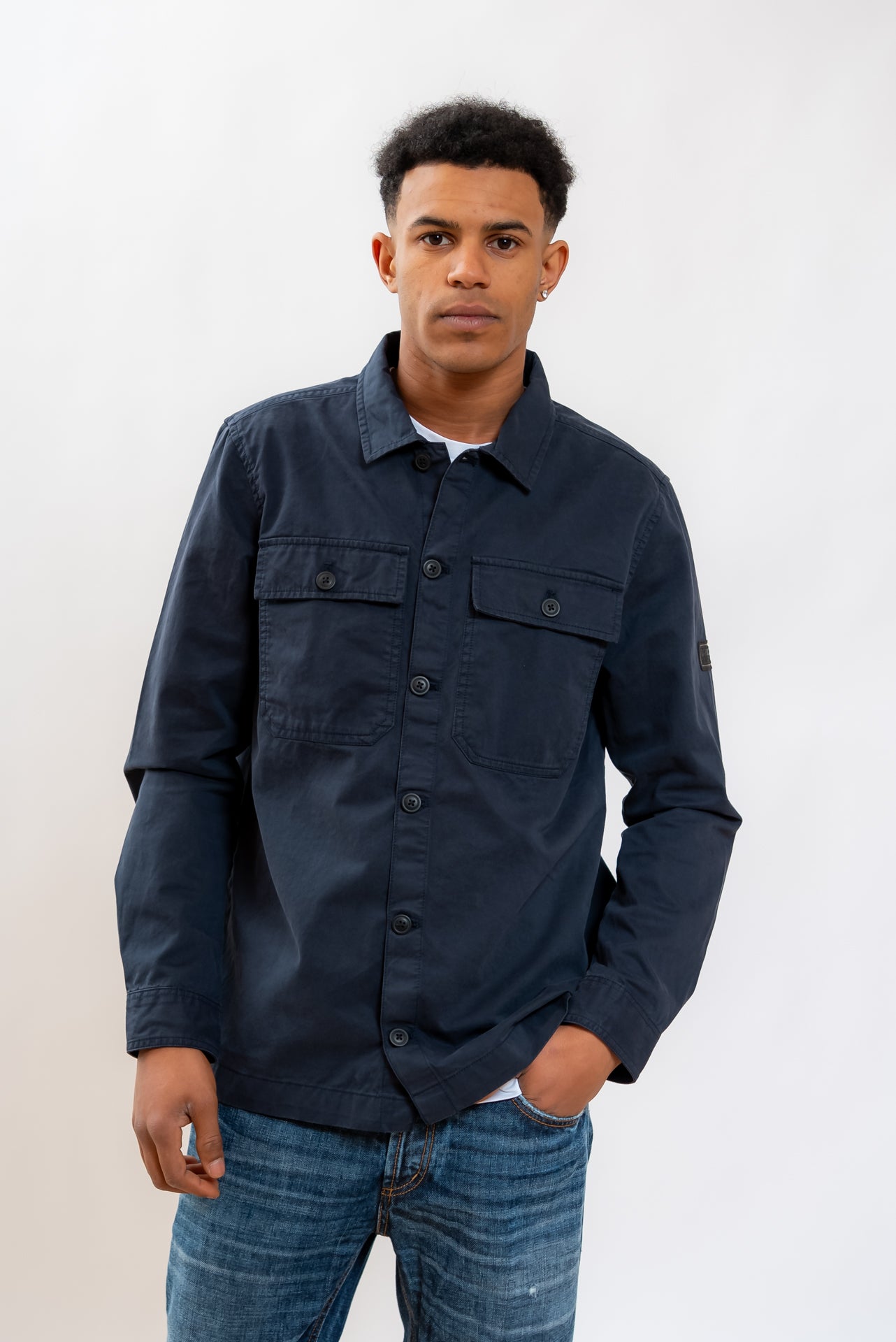 Barbour International uomo overshirt a Camicia Overshirt Arlo in Cotone Blu, fronte