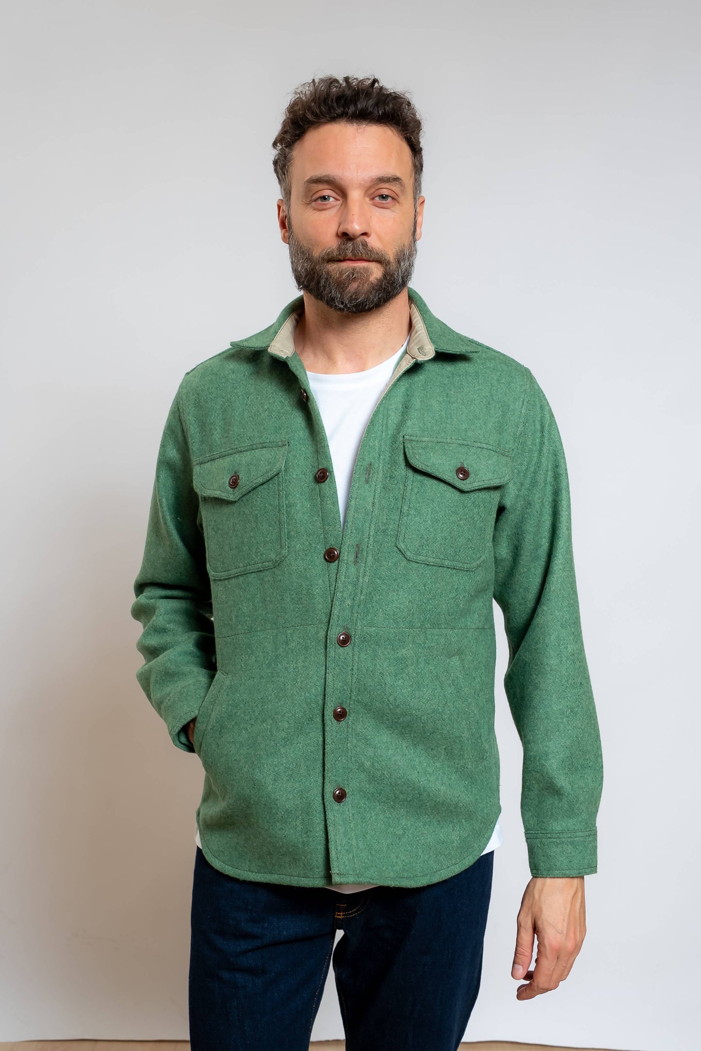 chesapeake's camicia overshirt in pura lana verde, vista frontale