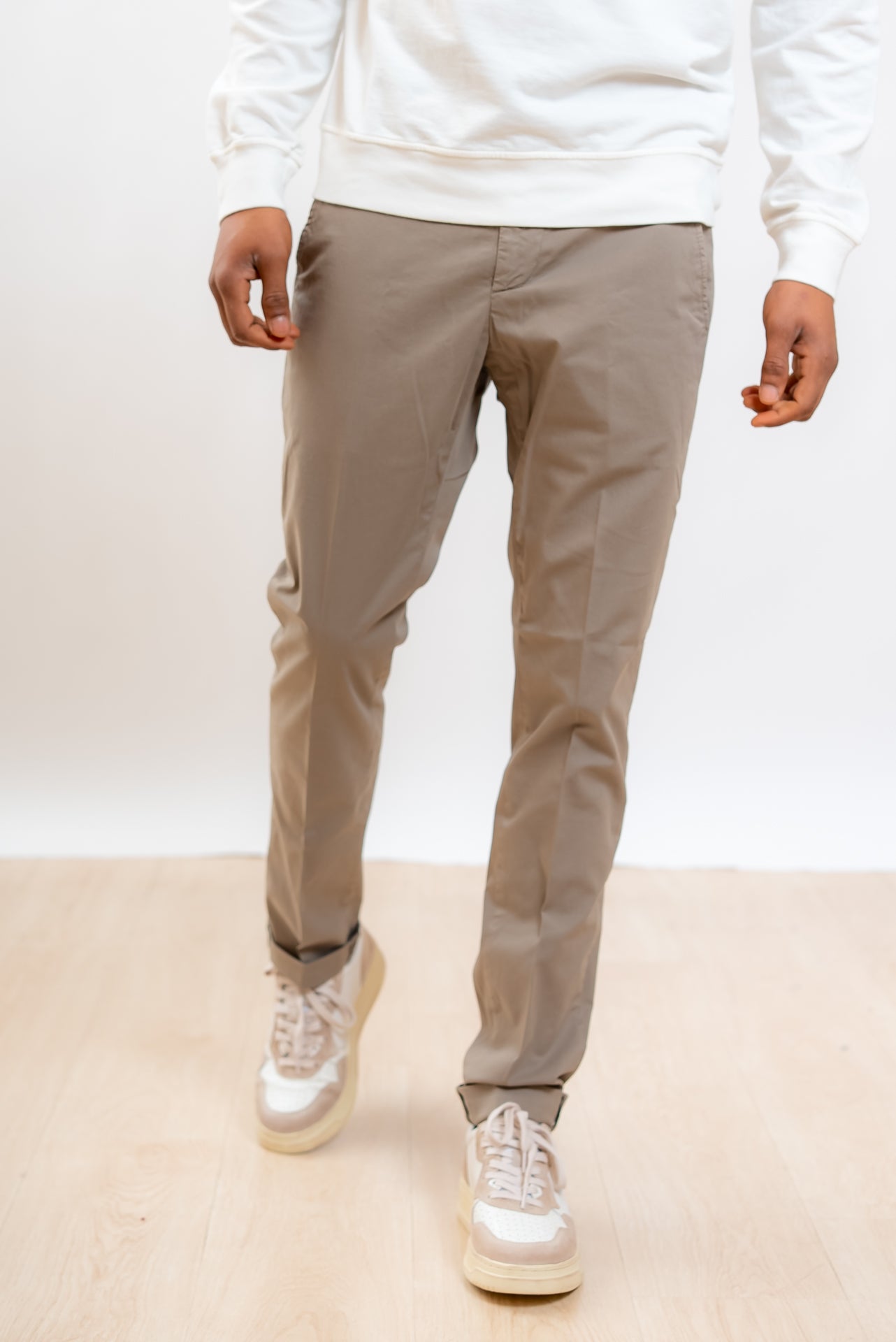 Dondup uomo Pantalone Gaubert in Cotone Tortora modello chino, fronte