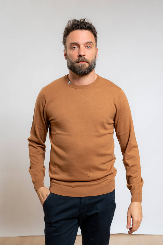 sun68 uomo maglia a girocollo basic in lana merino e cotone marrone con ricami sul girocollo, vista frontale