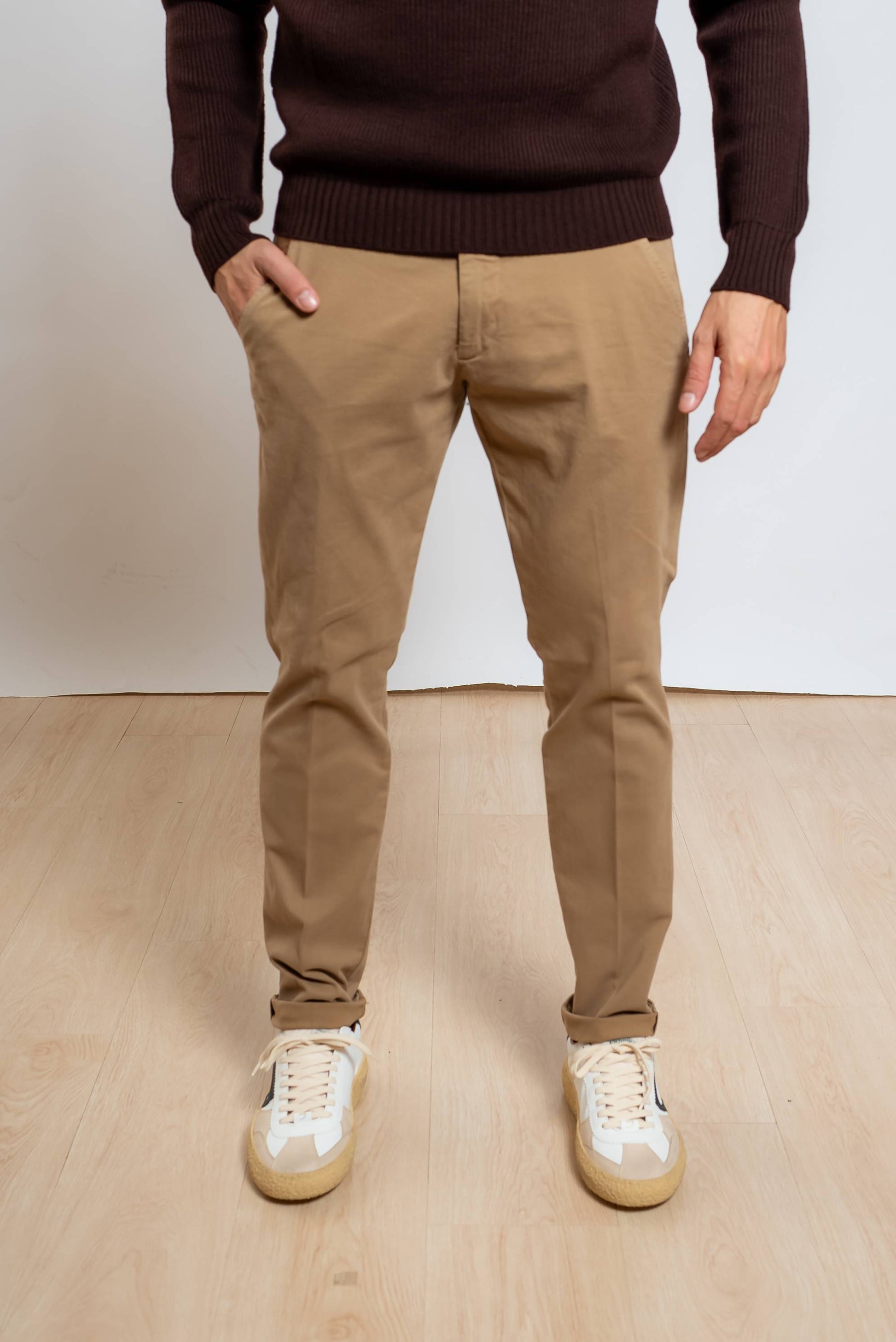roy roger's uomo pantaloni new rolf beige scuro modello chino in gabardina, vista frontale