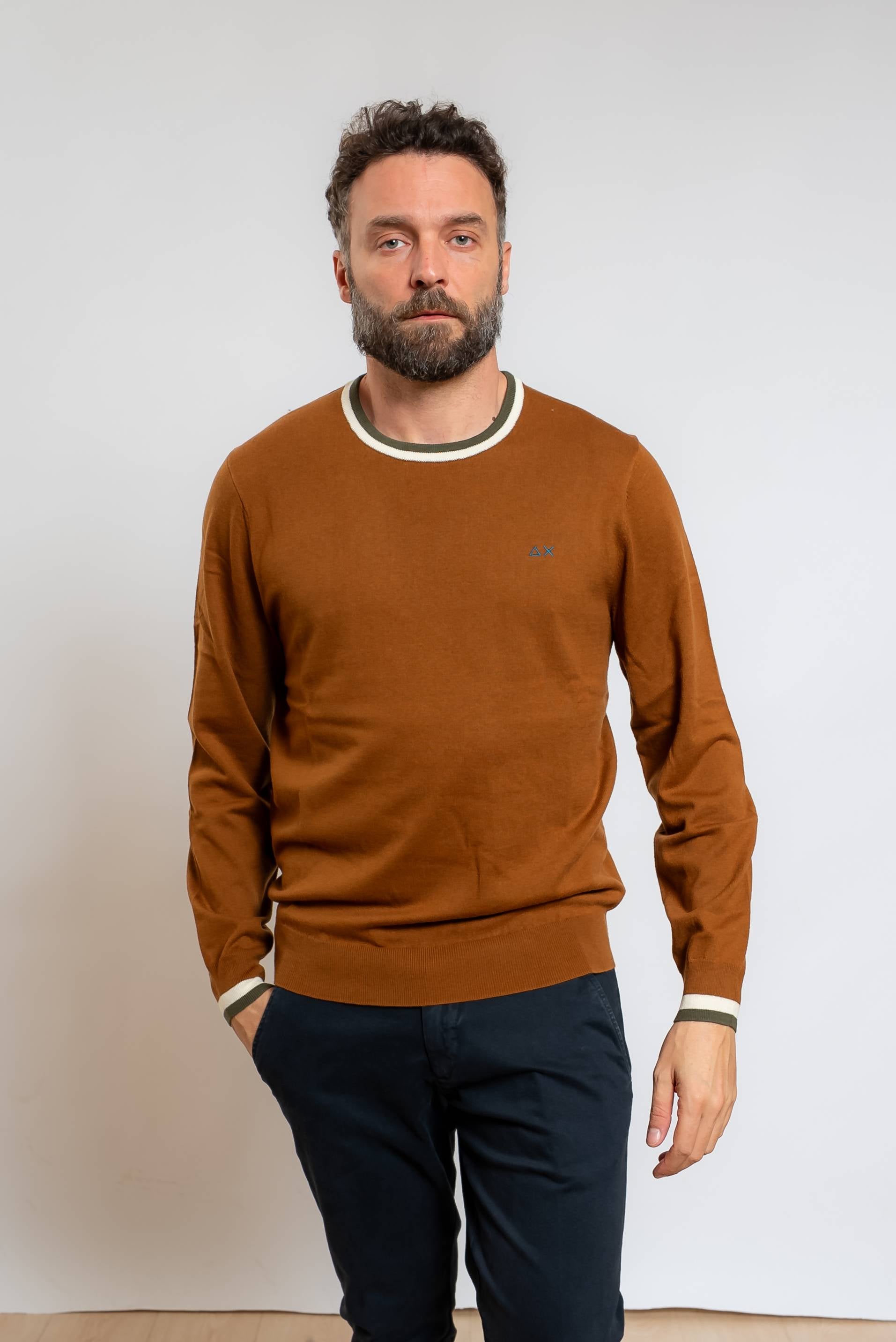 sun68 maglia stripes in lana e cotone marrone con dettagli a righe sul collo e sui polsini, vista frontale