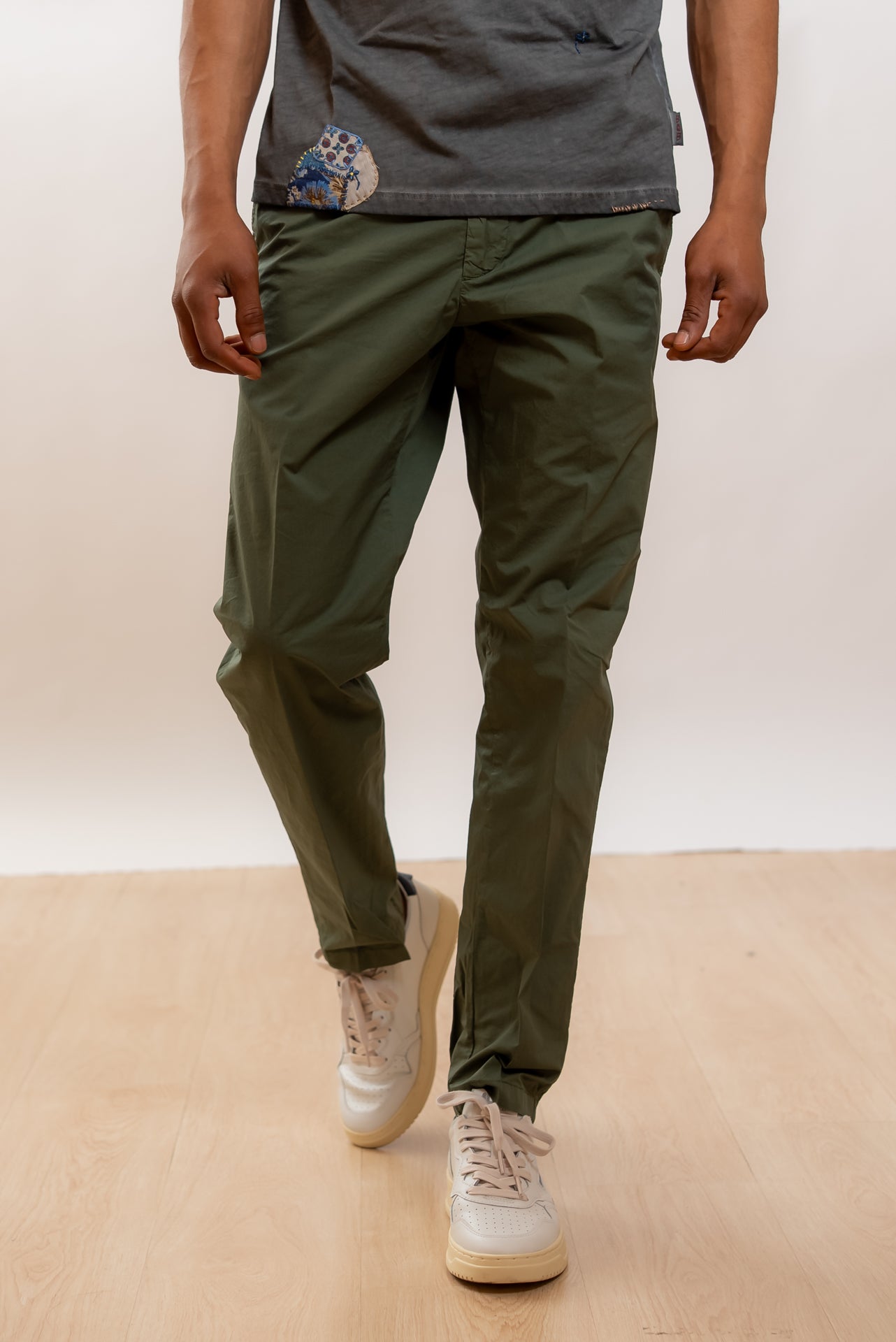 White Sand Pantalone Greg in Cotone Verde, fronte