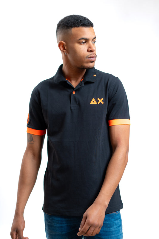 sun68 polo nera con logo e dettagli arancione fluo, fronte