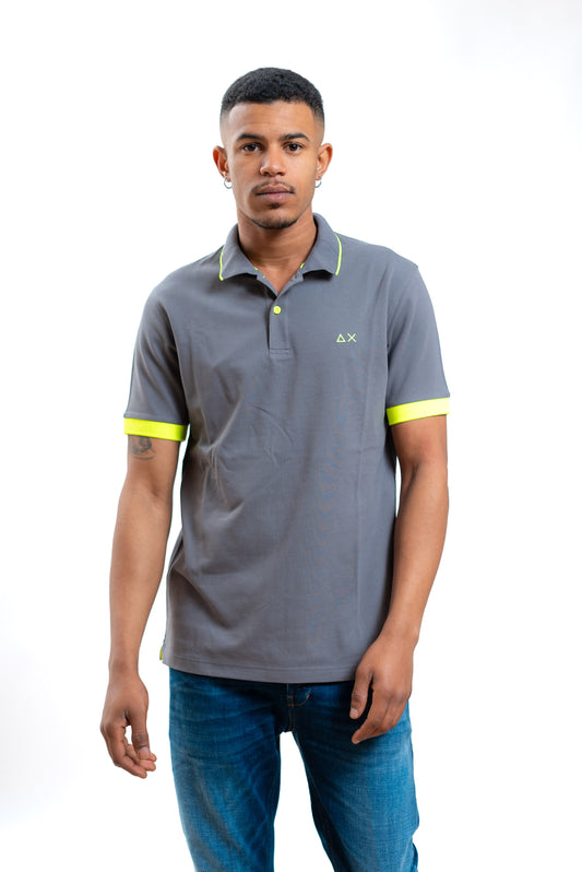 sun68 polo in piquet grigio con dettagli giallo fluo, fronte