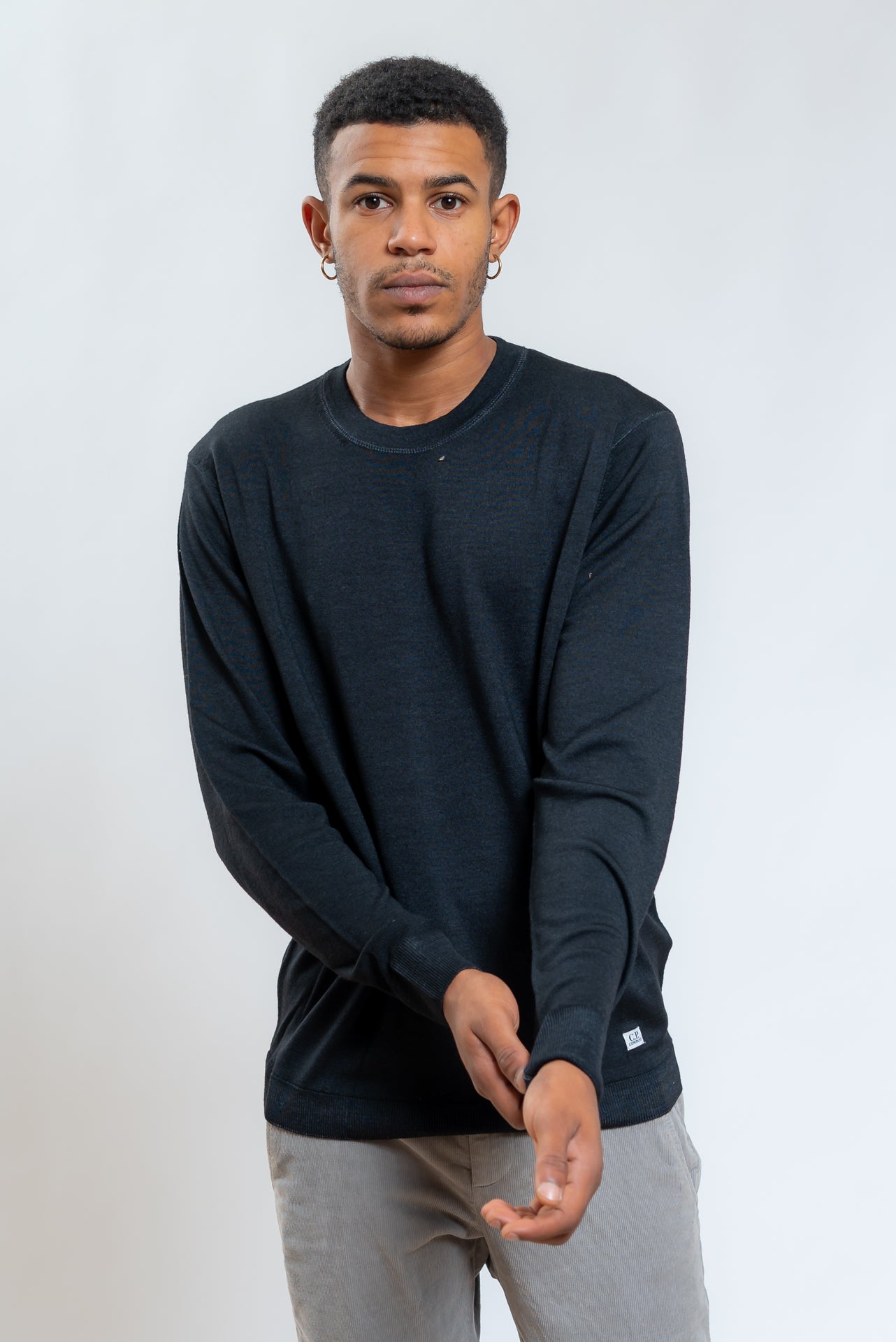 cp company maglia nera a girocollo in lana merino, fronte