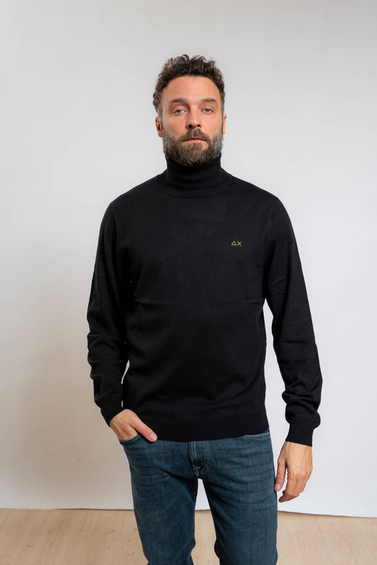 Sun68 maglione a collo alto nero realizzato in cotone e lana merino, vista frontale