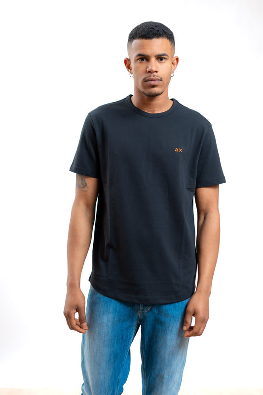 sun68 t-shirt nera in piquet con logo fluo, fronte