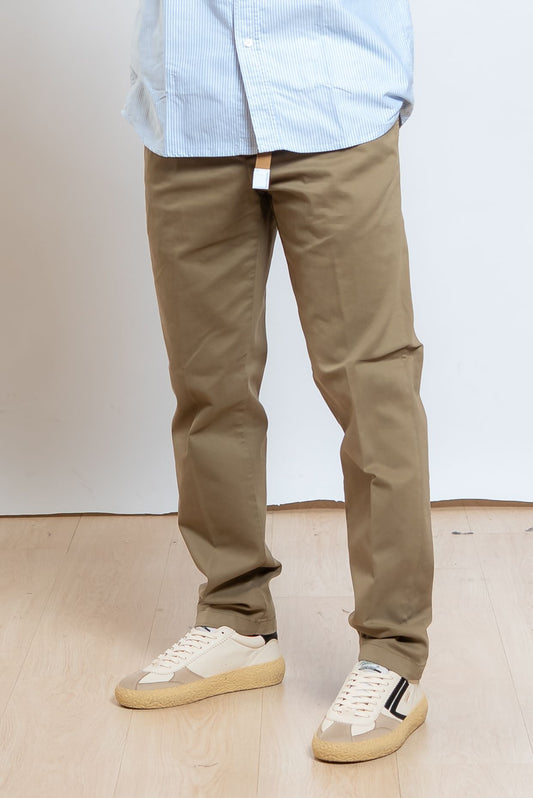 white sand pantaloni greg in cotone verde con vita regolabile - vista frontale