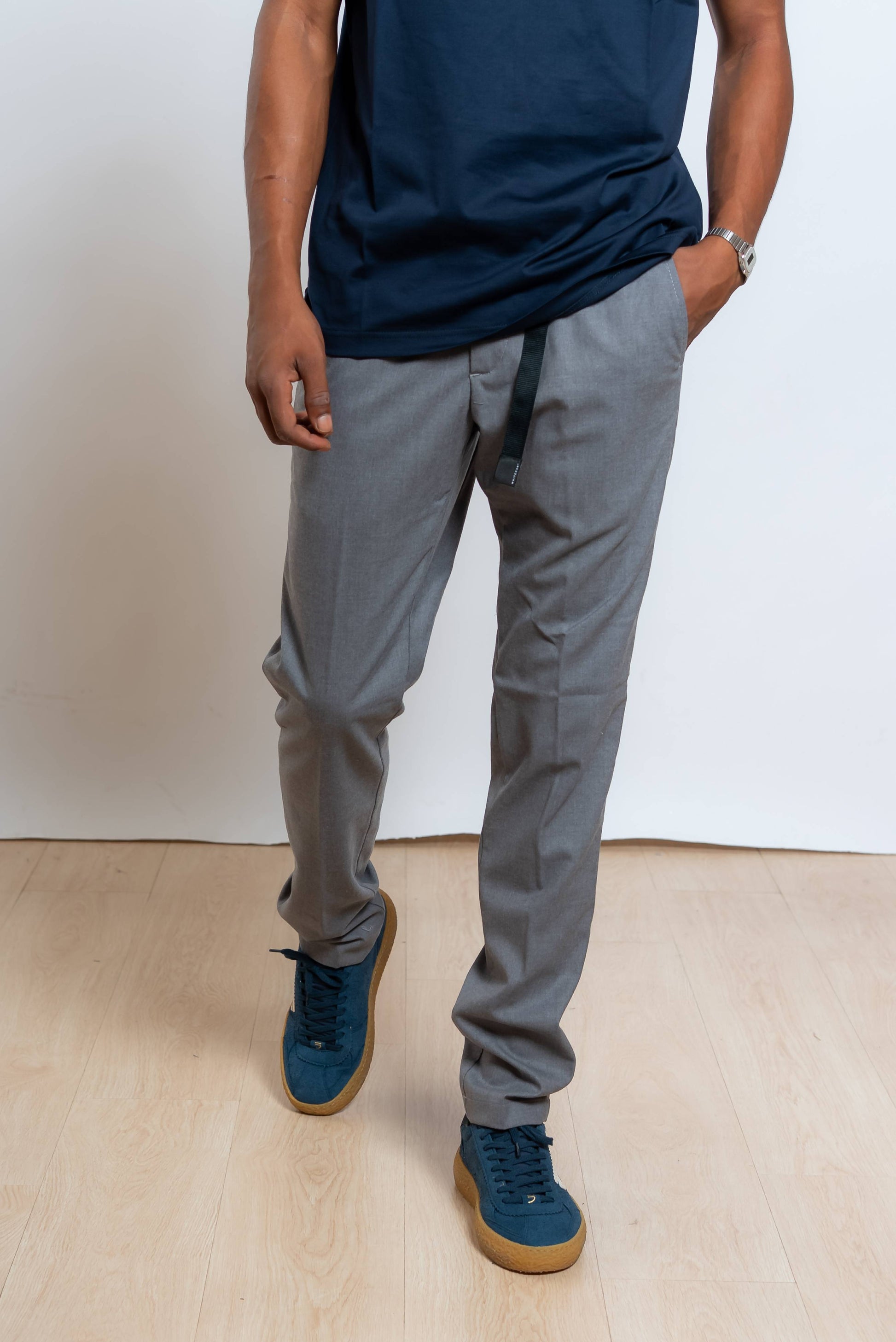 pantalone white sand modello robert con vita regolabile realizzato in tessuto effetto lana grigio - vista frontale