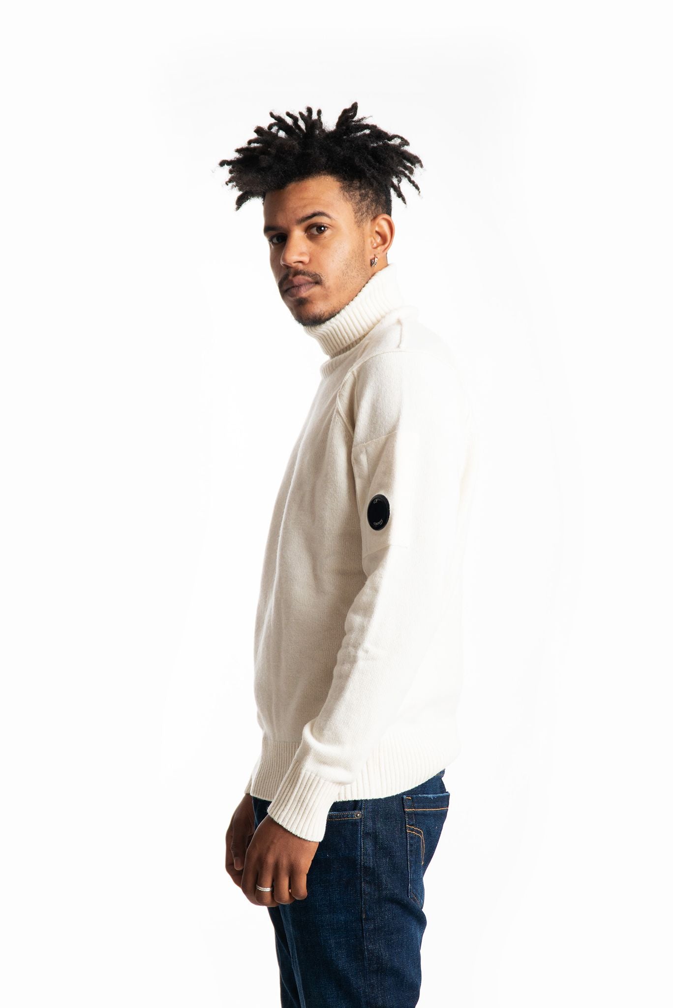 cp company maglione a collo alto panna in misto lana, lato