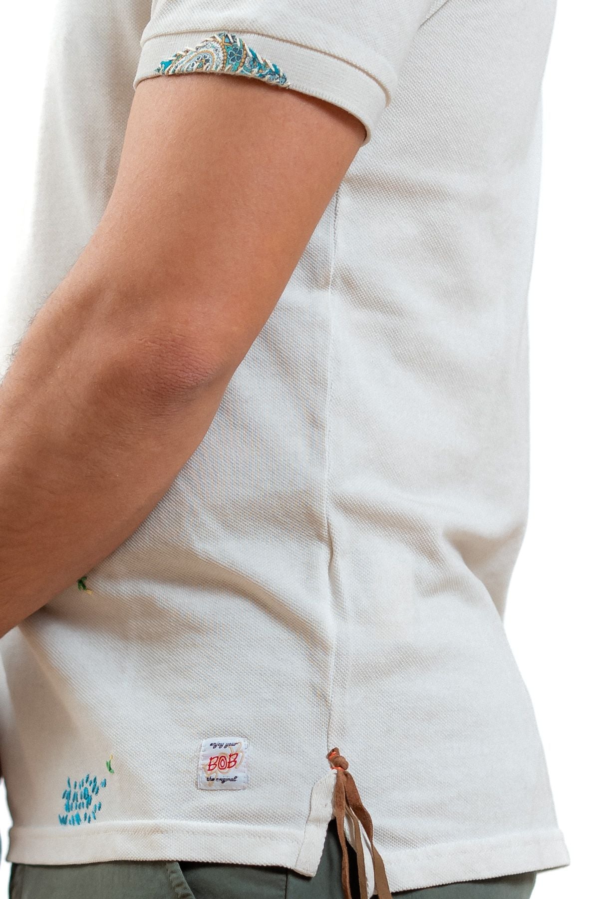 Polo beige bob company in cotone con ricami, dettaglio