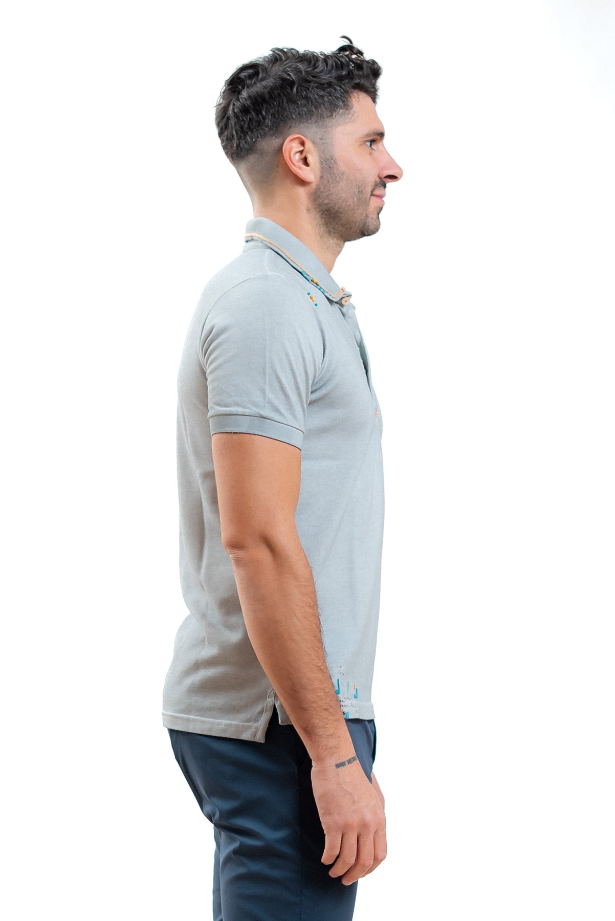 polo grigia bob company con ricami, lato