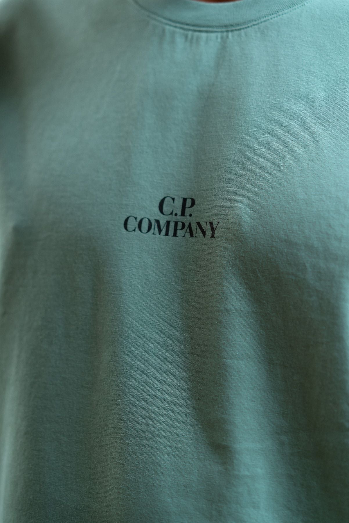 cp company t-shirt uomo verde con logo e stampa, dettaglio